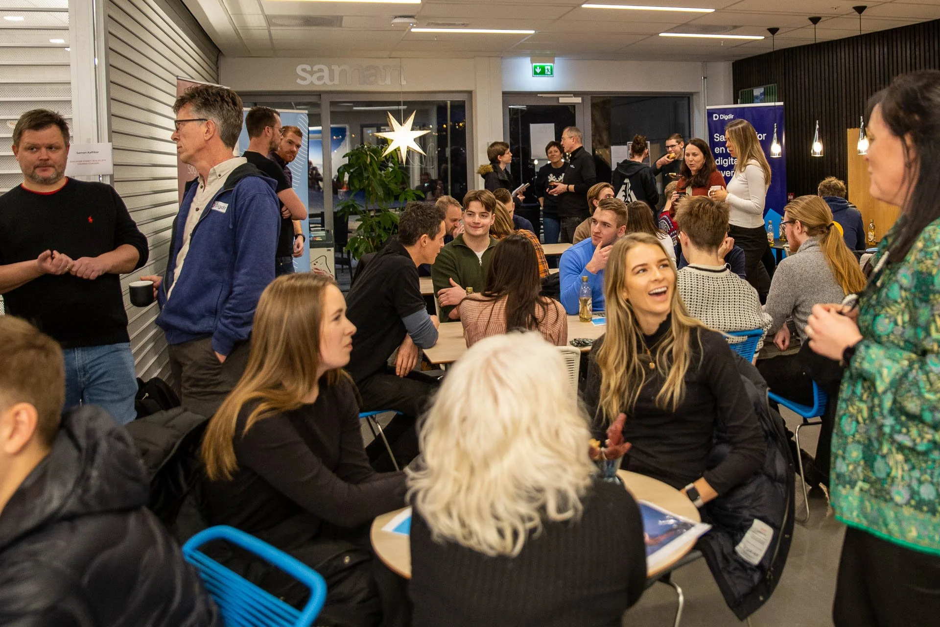 Julestemning, mingling og litt julemagi på Campus Sogndal 