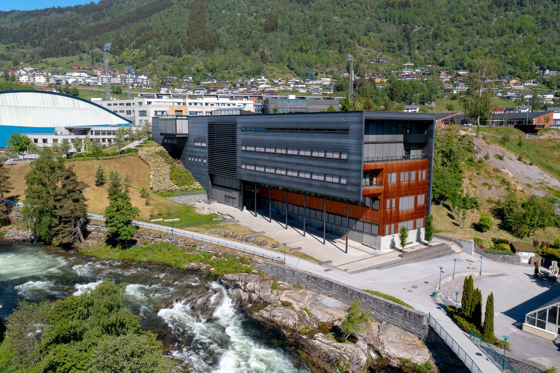 FalkeblikkAS - 20210531 Utebilder HVL Campus Sogndal M2P_0854_WEB.jpg