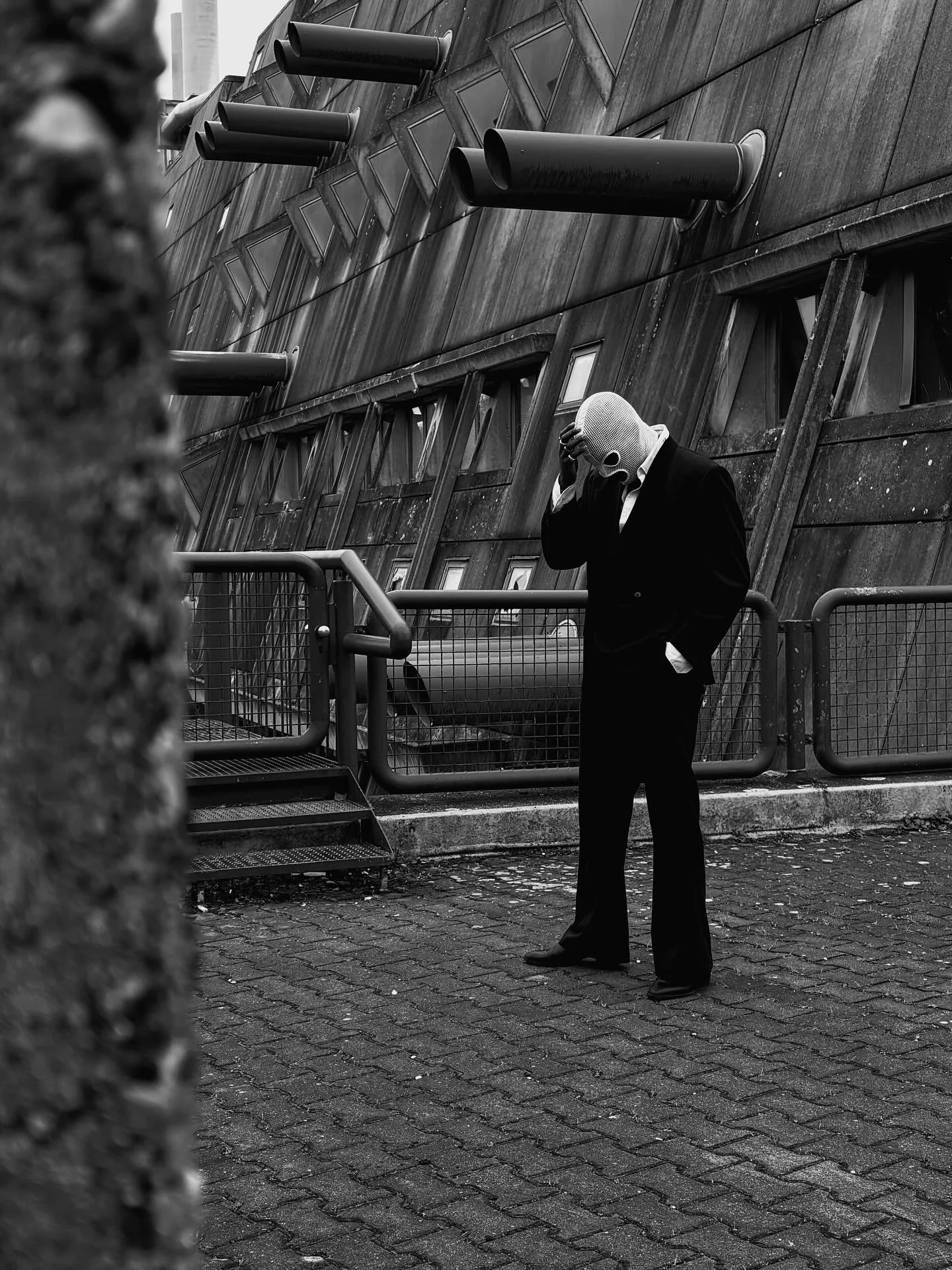 ressam
.
.
.
#blackandwhiteedit#bwphoto#cinematography#filmedit#berlin#streetphotography#fashionpfotography#maisonmargiela