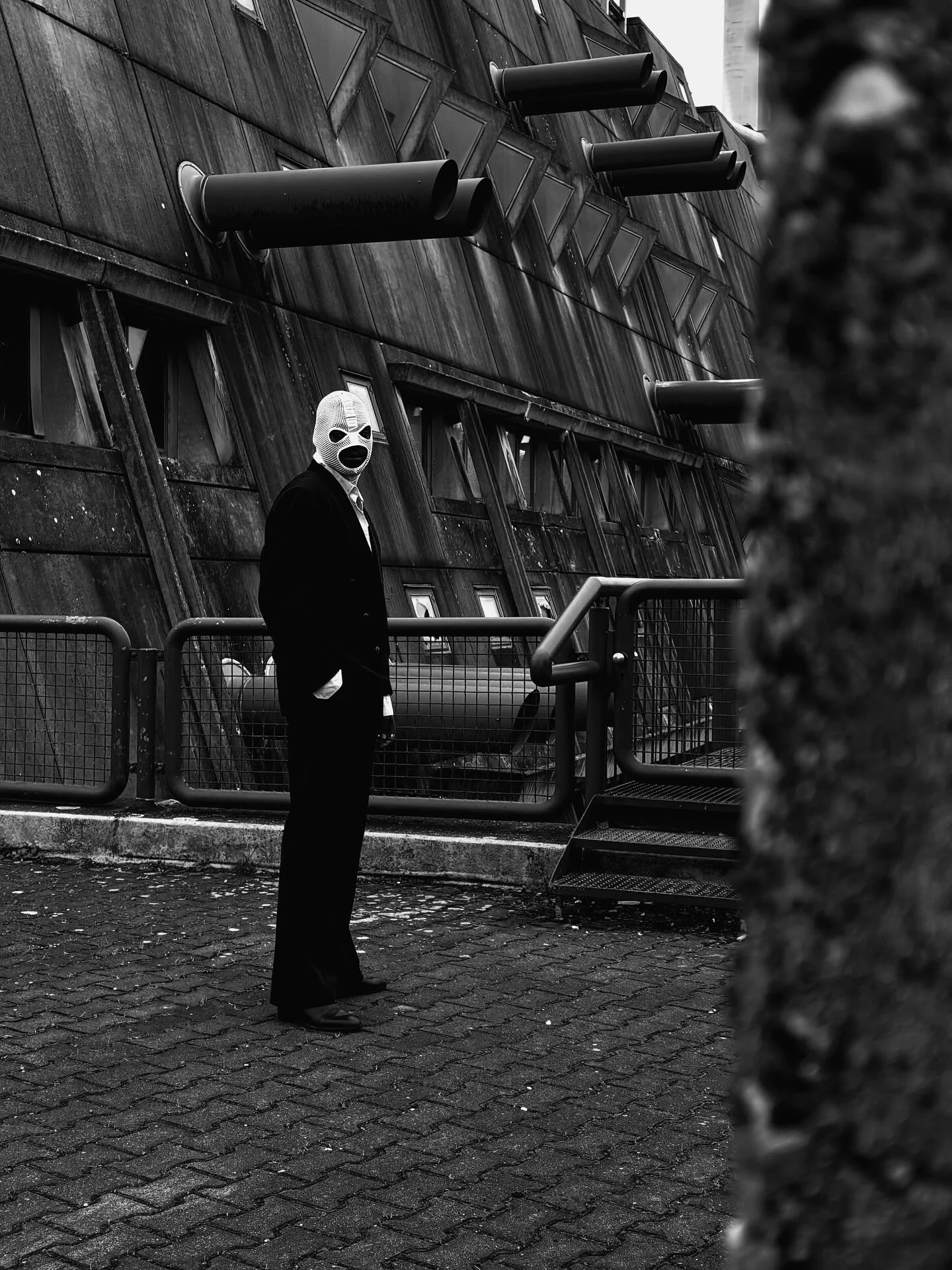 ressam
.
.
.
#m&auml;userbunker#streetphotography#blackandwhitephotography#cinematography#blackwhiteedit#berlin