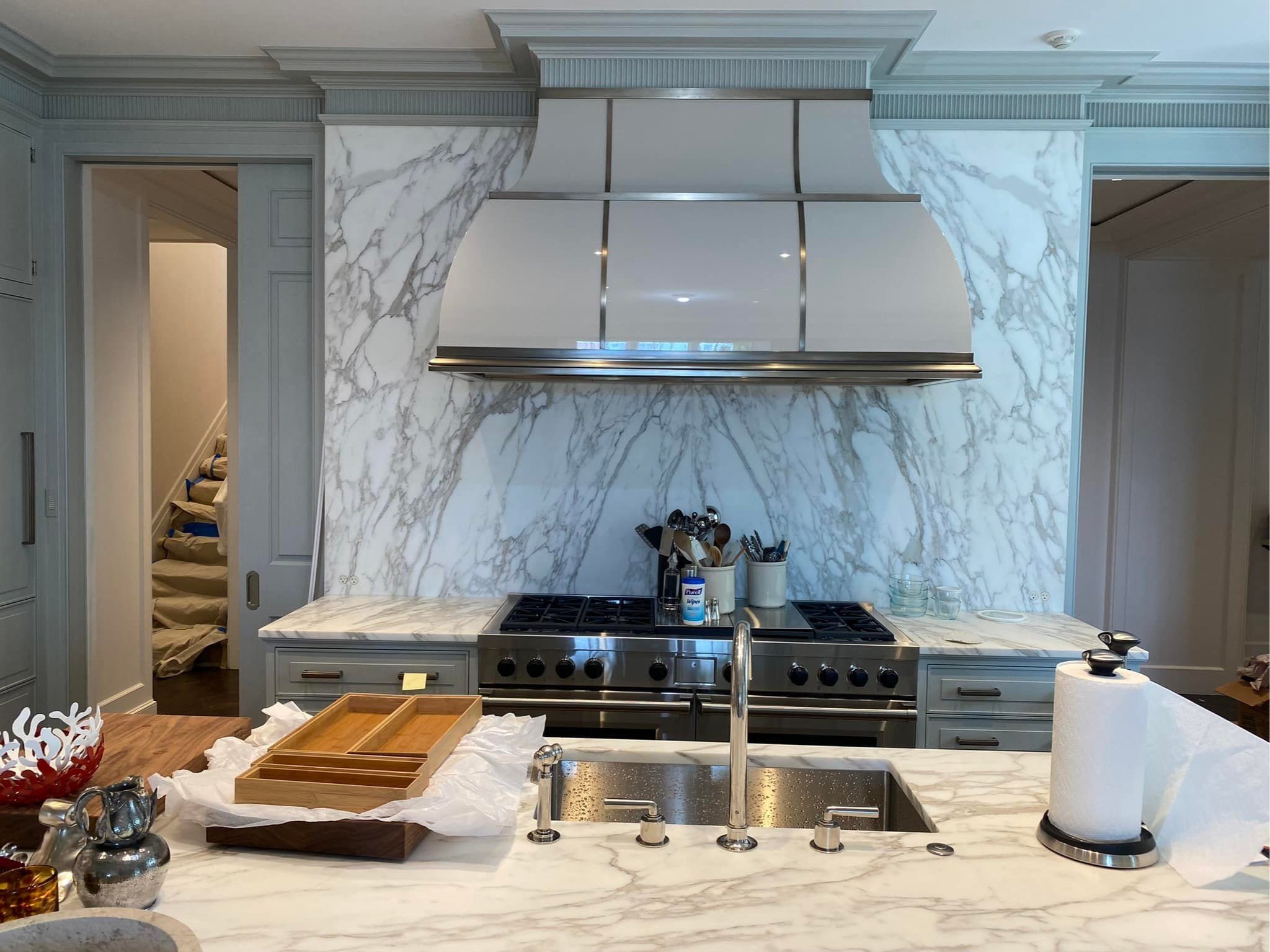 Full size marble back splash and kitchen island