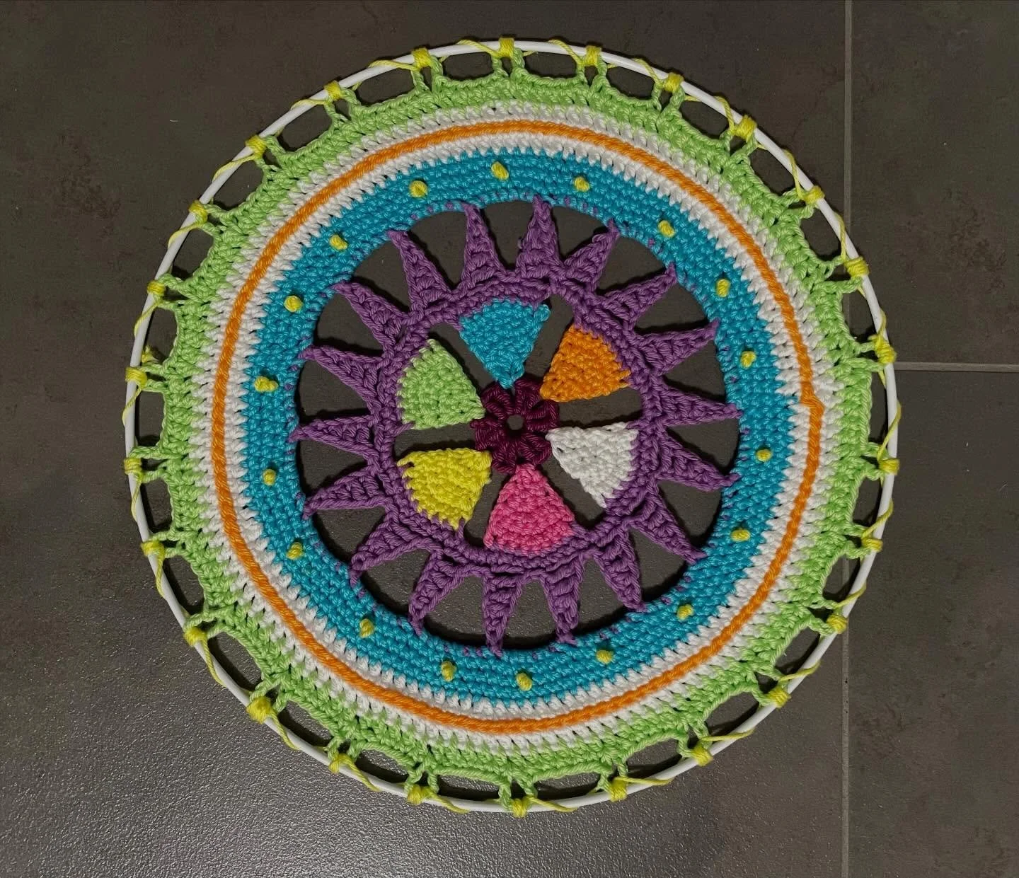 Fensterbild Traumf&auml;nger Anleitung YouTube @petra_perle_designe hab&rsquo;s ein bisschen anderes gemacht, danke sch&ouml;n f&uuml;rs Video 🙏❤️🧶