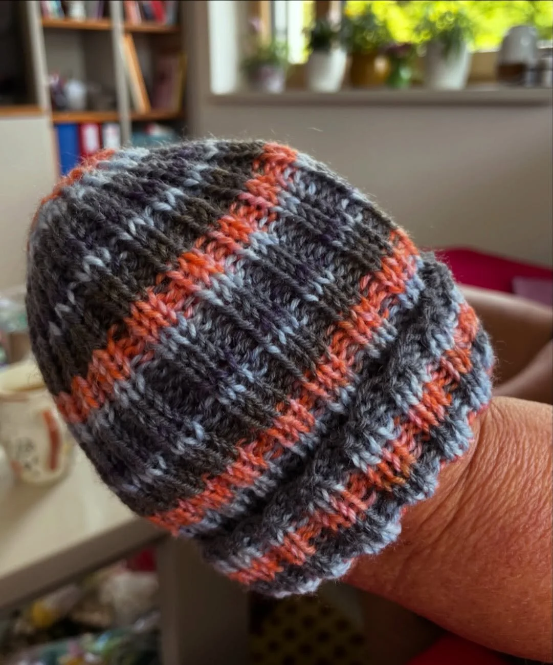 Aus Rest Sockenwolle eine M&uuml;tze f&uuml;r Fr&uuml;hchchen gestrickt 😀❤️