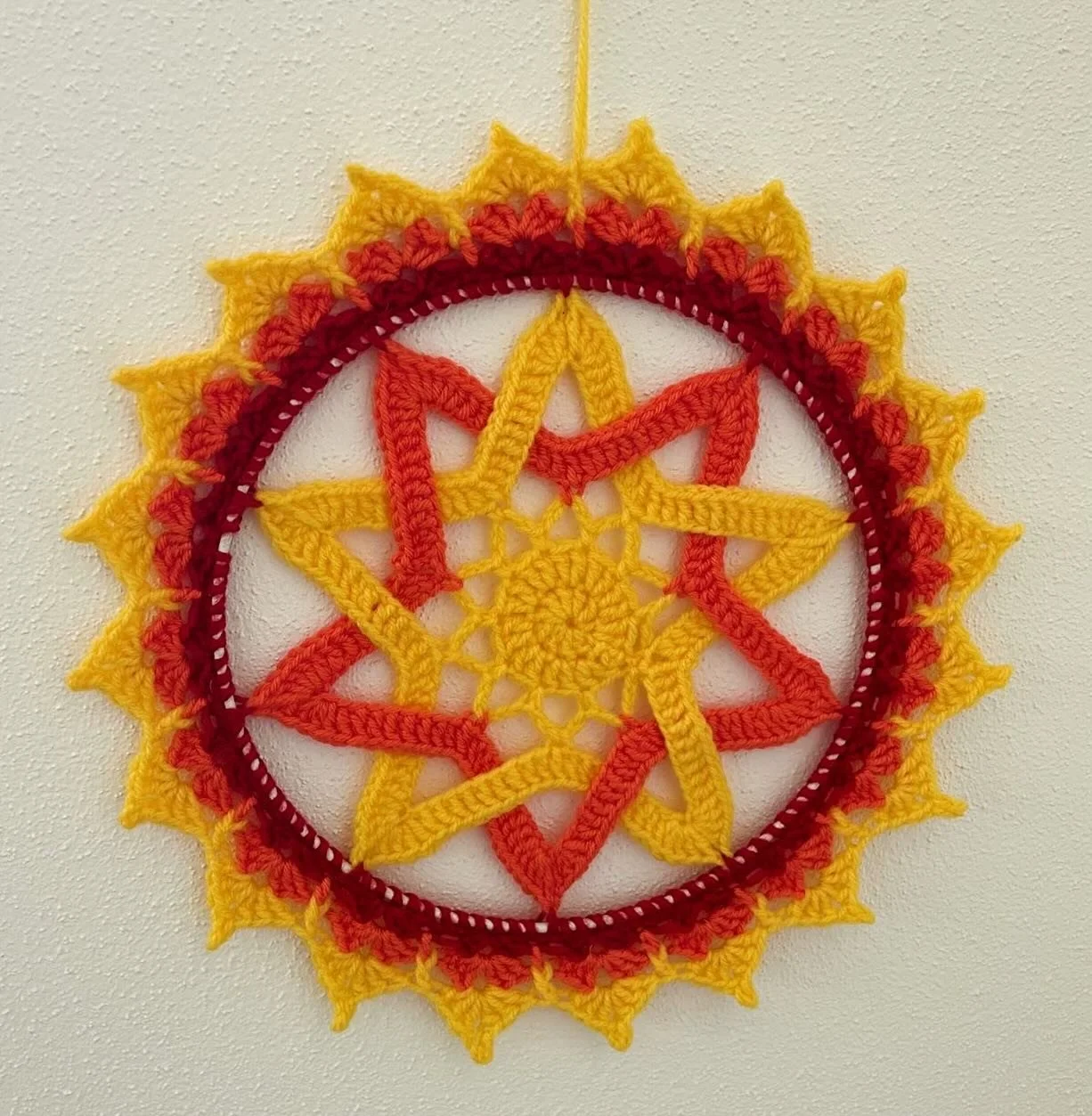Stern Wandbild bisschen gest&auml;rkt gespannt w&auml;re nun auch fertig Ring 20cm Durchmesser Anleitung YouTube 🧶❤️👌