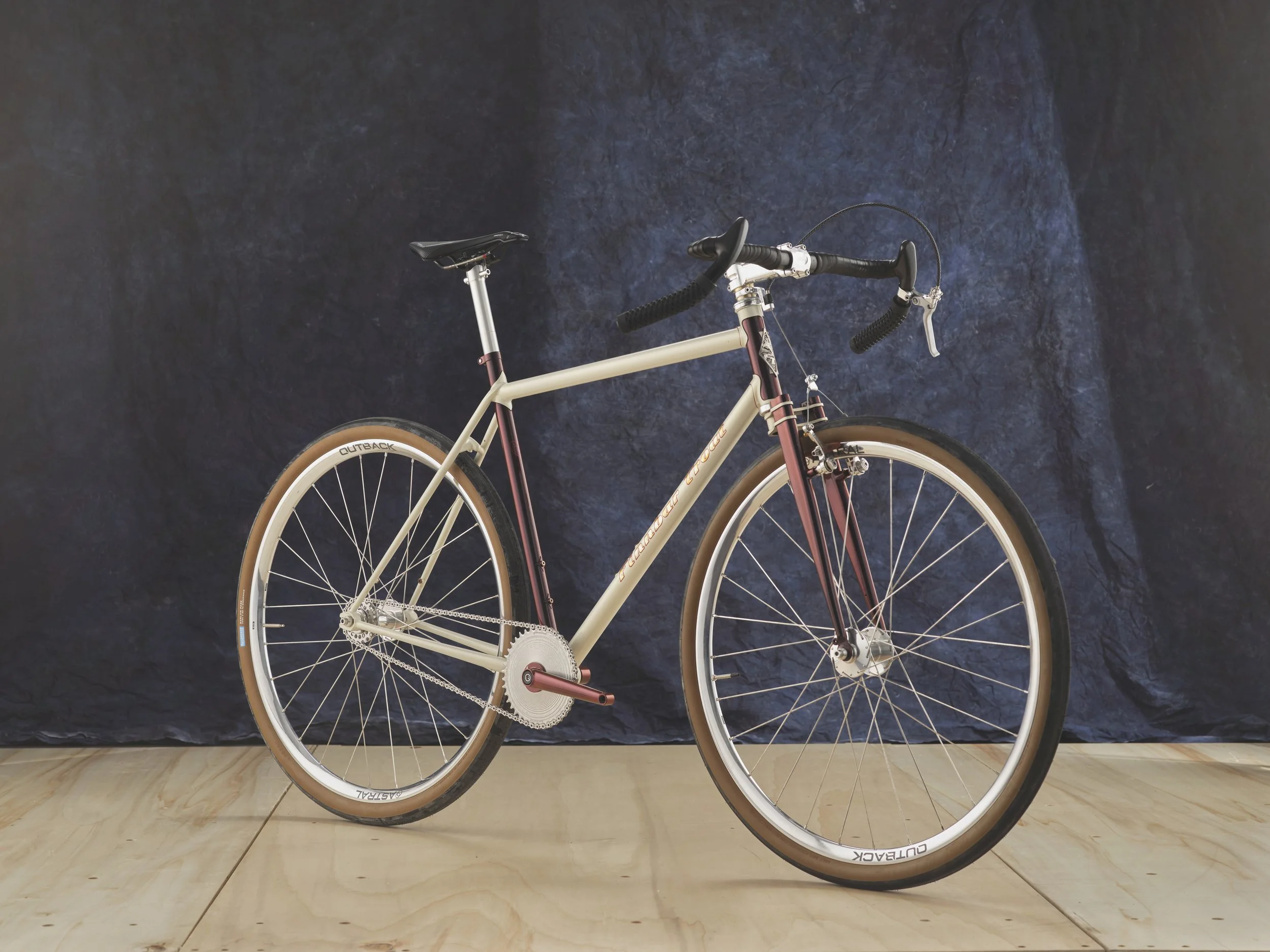 AG-BespokedDresden25-BestSinglespeed-FinnbarTrout-01.JPG