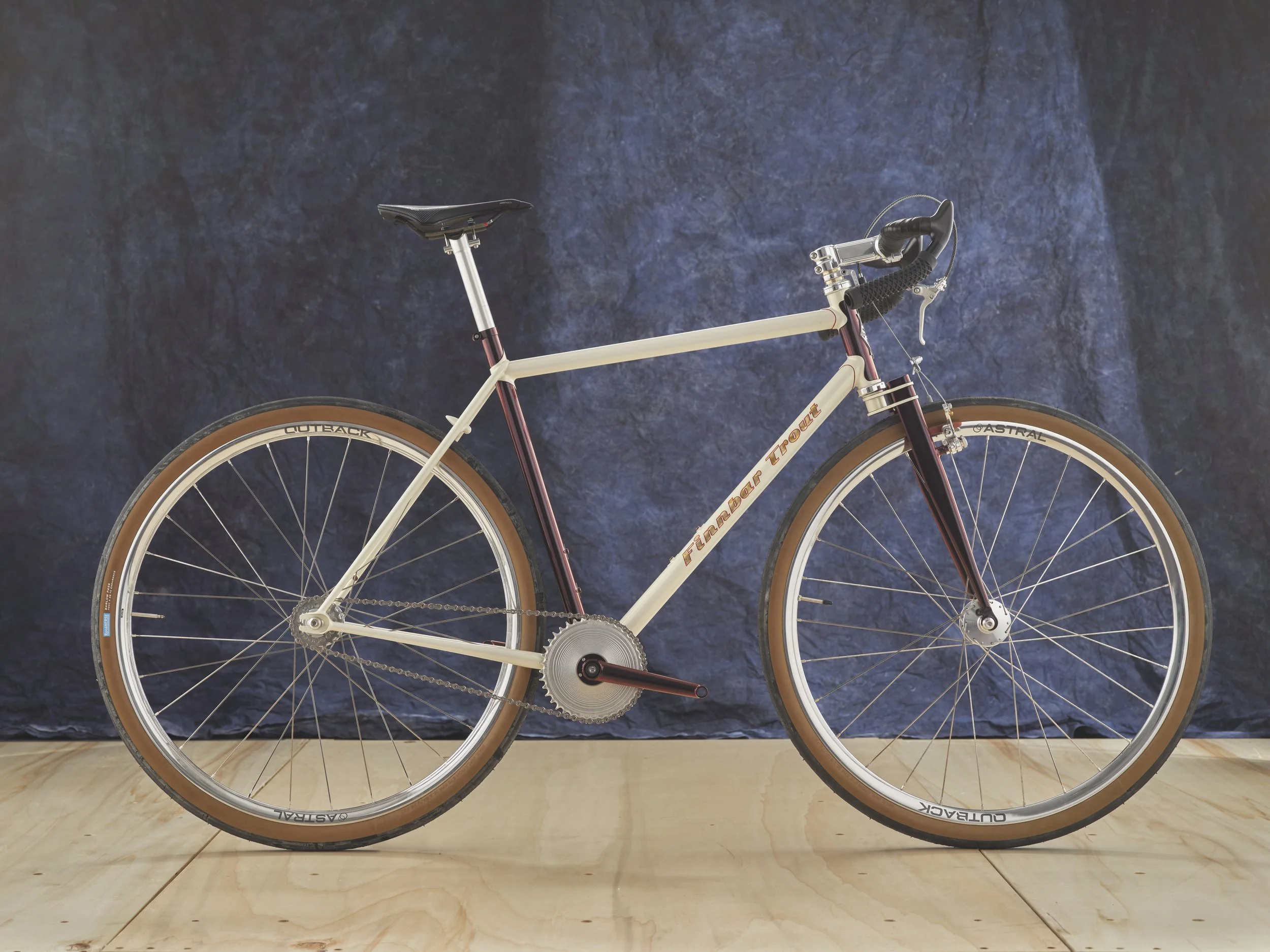 AG-BespokedDresden25-BestSinglespeed-FinnbarTrout-02.JPG