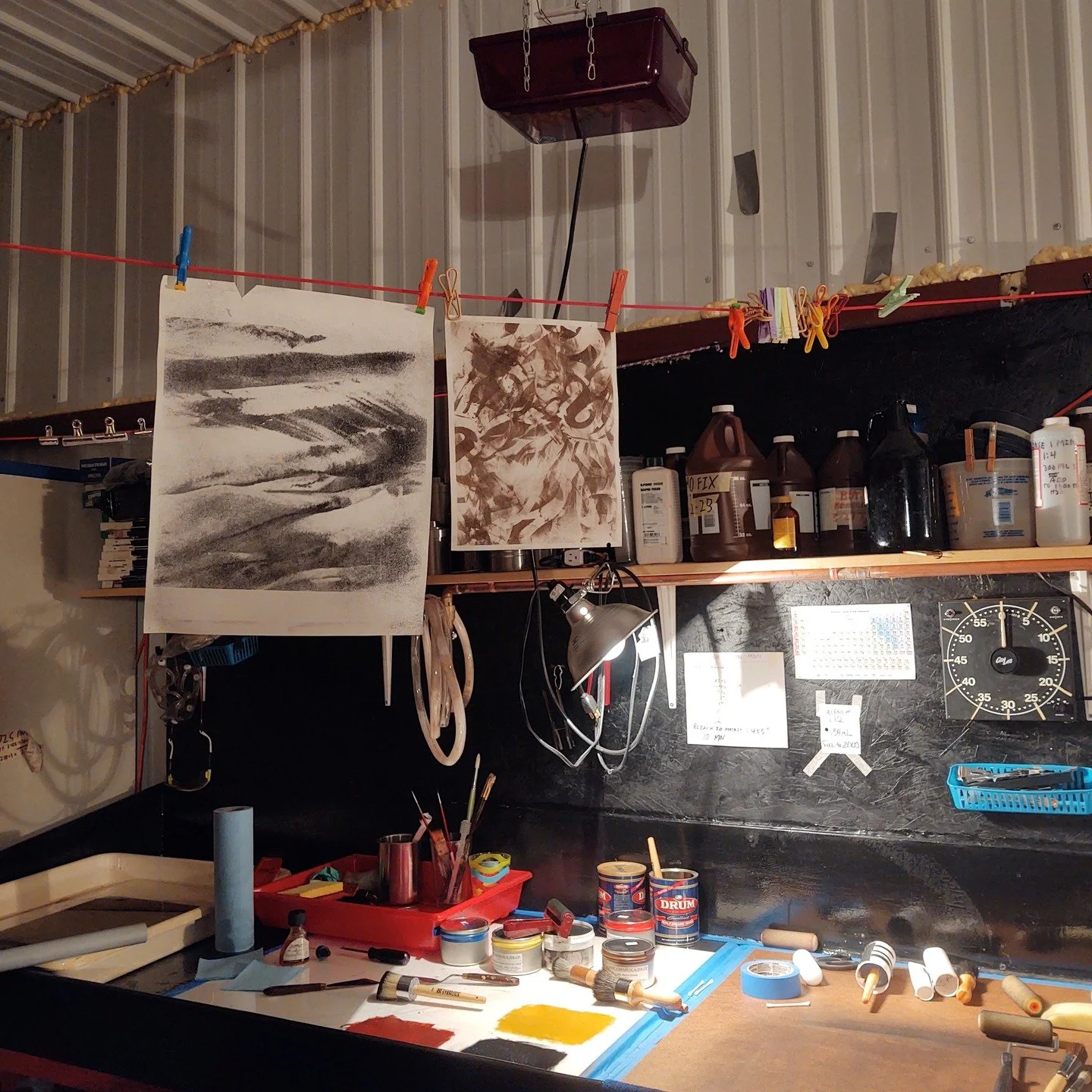 He's printing for another inking in session. This should be a fun one. Theme: Break a photographic rule or 5.

#thatsart #bromoil