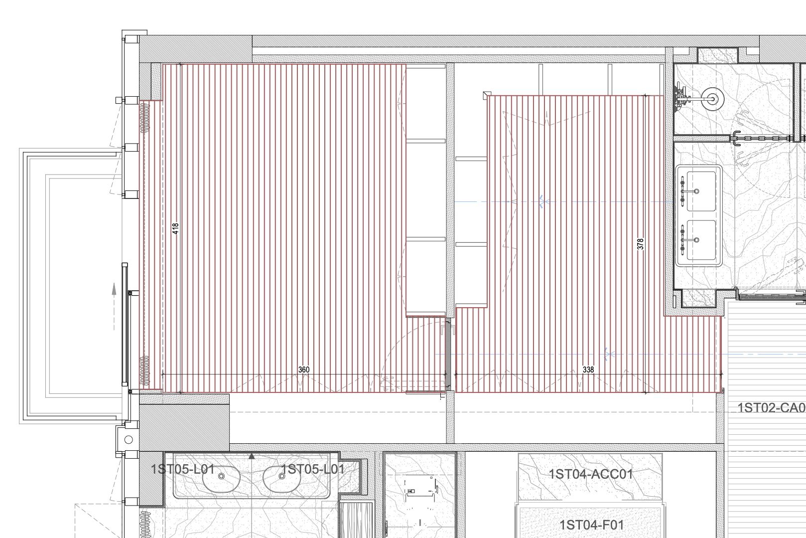 Plan architectural d'une pièce avec détails sur les dimensions et la disposition des murs, fenêtres et installations.
