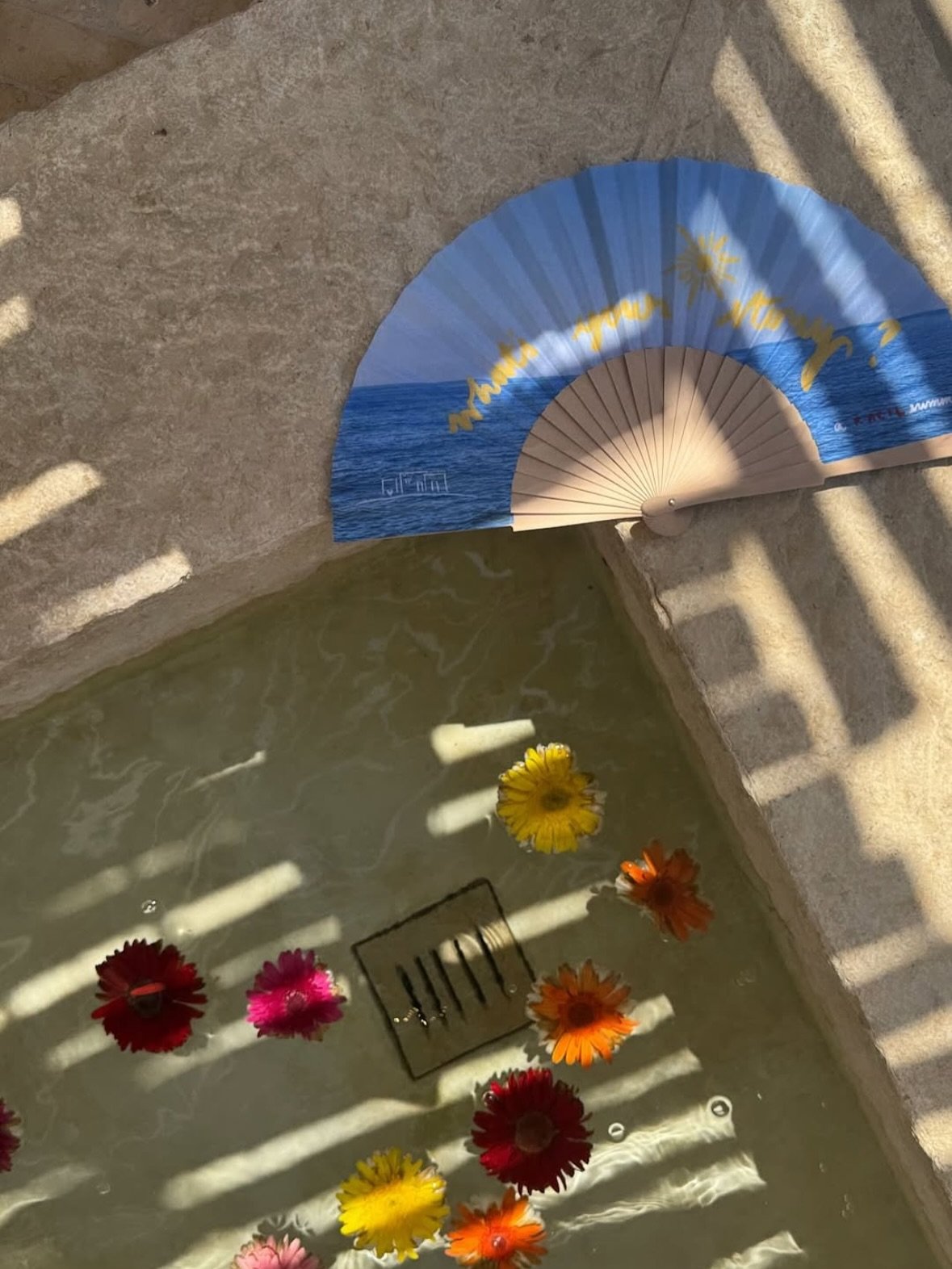 Throwback to these illustrated fans for the beautiful @racil event at @therooster.antiparos in August 🌞 With a photo of a previous trip taken by Racil as the backdrop for the illustration, this was my first time artworking a fan, and it was such fun