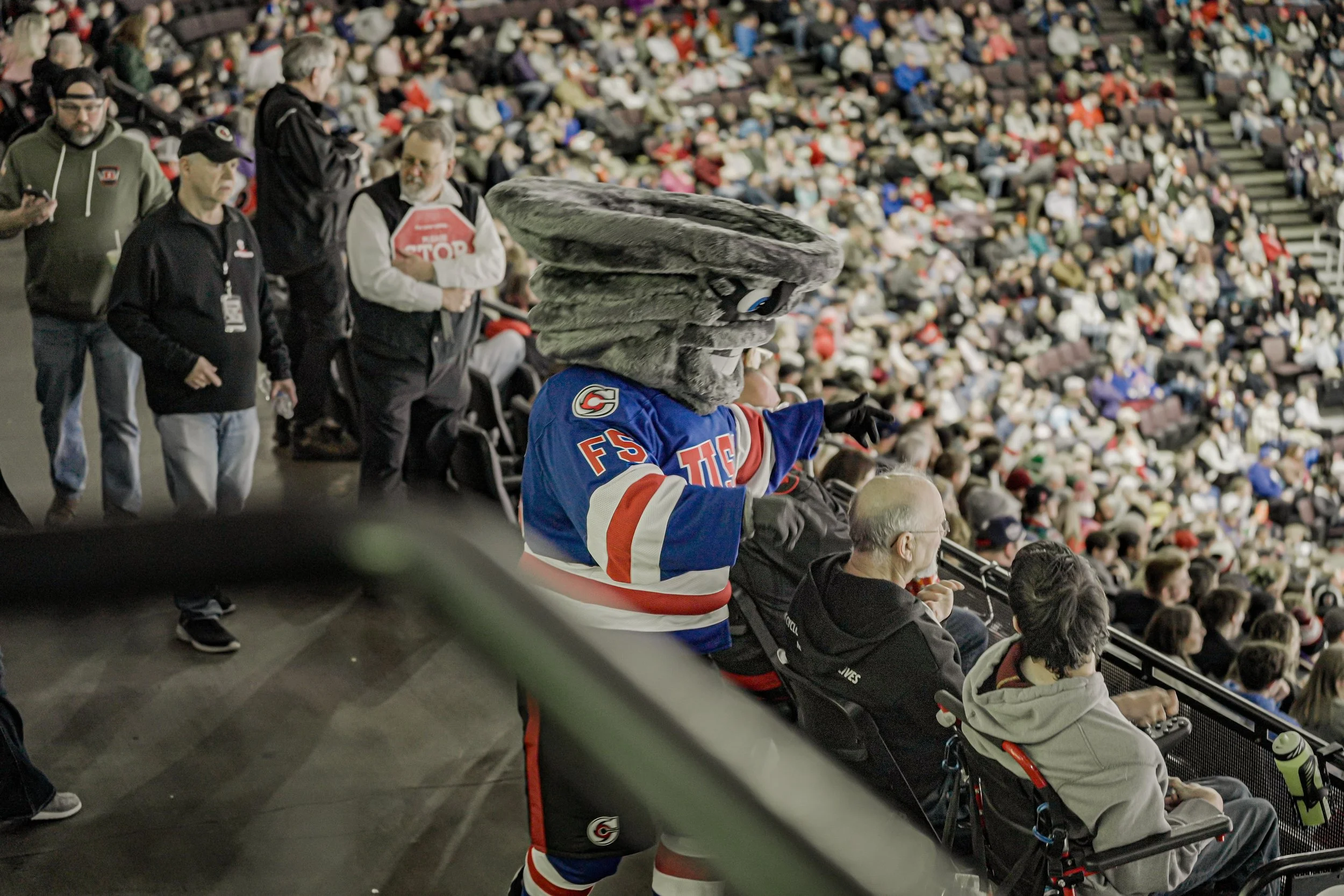 crowd-miracle-21.jpg