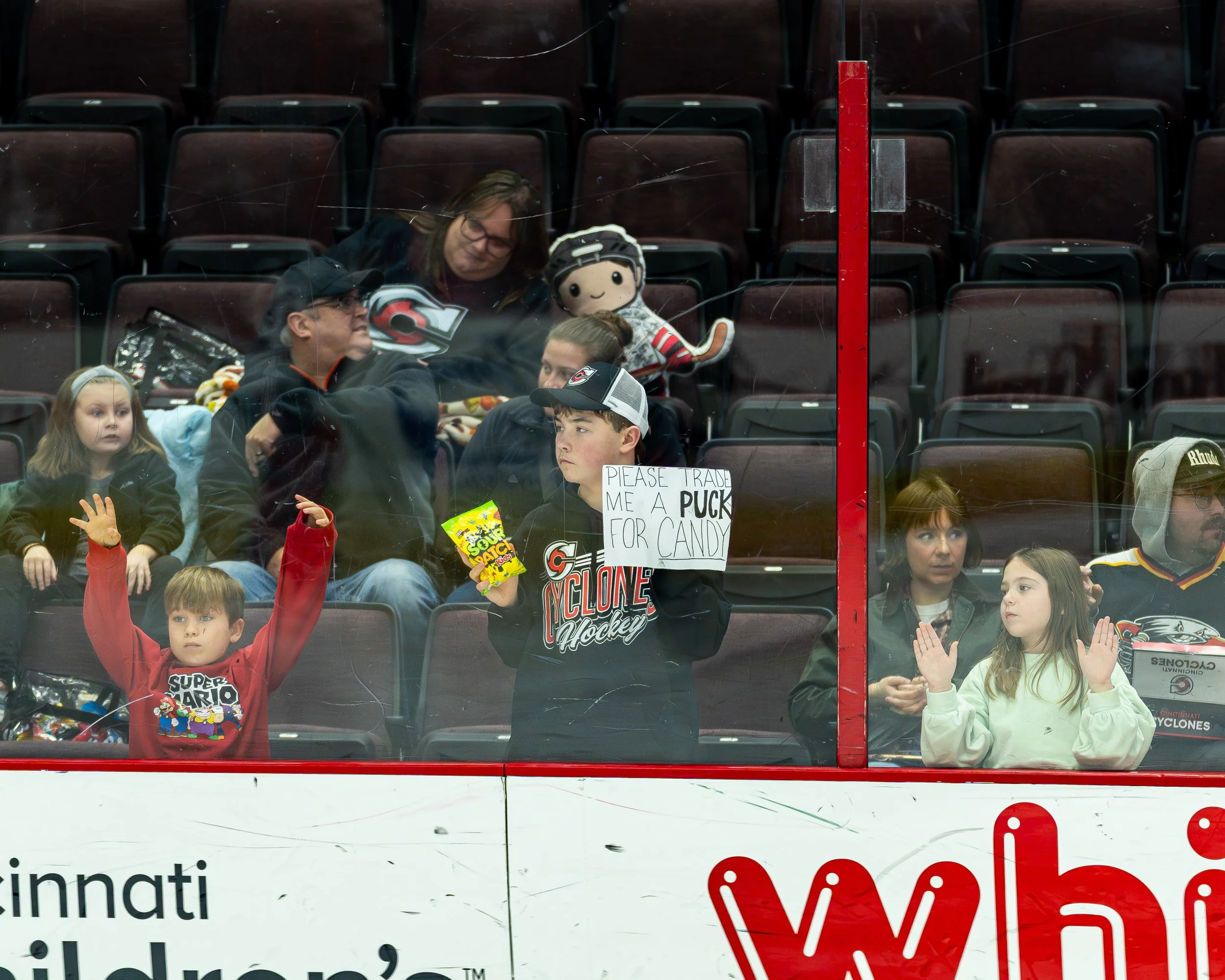 crowd-04.jpg