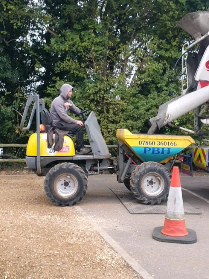 Dumpers on the move.....👀 something exciting is coming to Worldham! Watch this space 🎾
