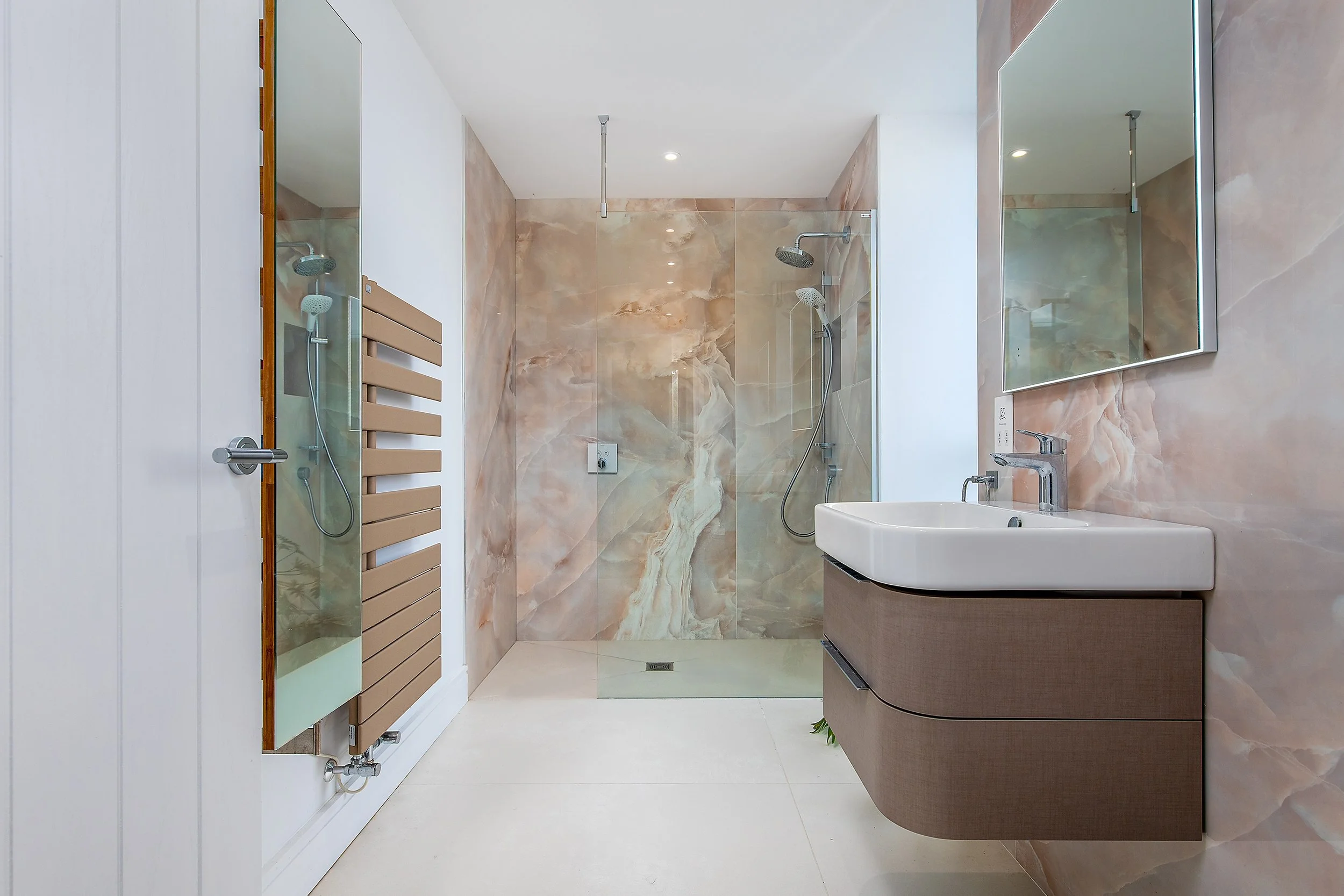 Ensuite 2.jpg