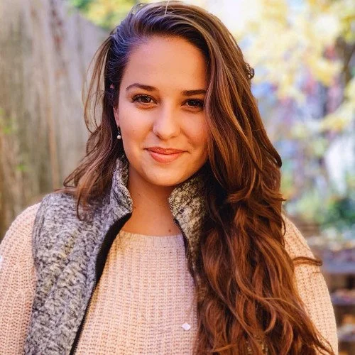 headshot of Lily Hontz