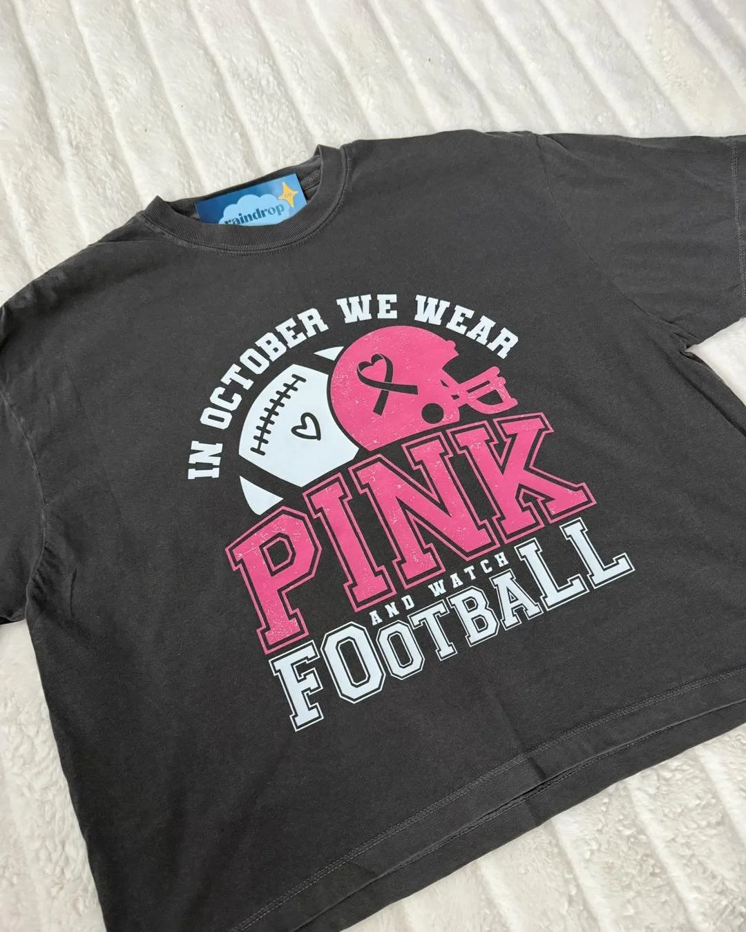 In October, we wear pink 💖&hellip; and cheer on our favorite teams! 🏈 Show your support with our Breast Cancer Awareness tee. DM to order yours!

#meangirls #MeanGirlsDay #october3rd #breastcancersupport #breastcancerawareness #BreastCancerAwarenes