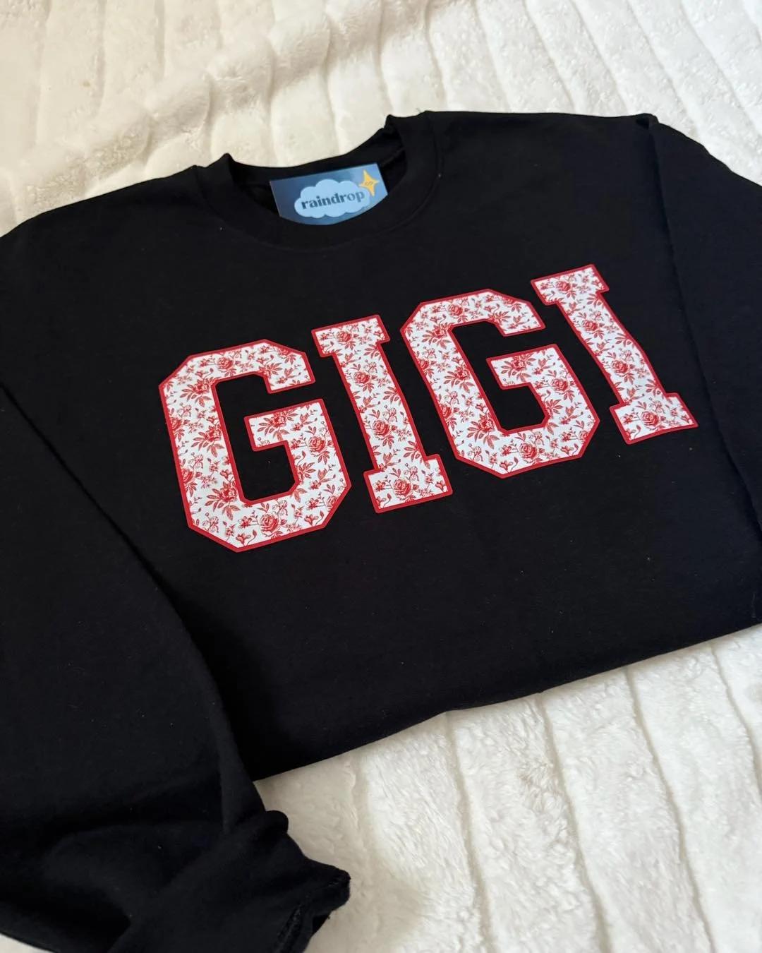 Looking for the perfect Christmas present?
Personal, cozy, and made with care.
✨ Custom name sweatshirts ✨
DM us to order yours today!! Christmas is almost here!! 

#custommade #customsweatshirt #customcrewnecks #CustomCrew #christmas #Christmas2025 