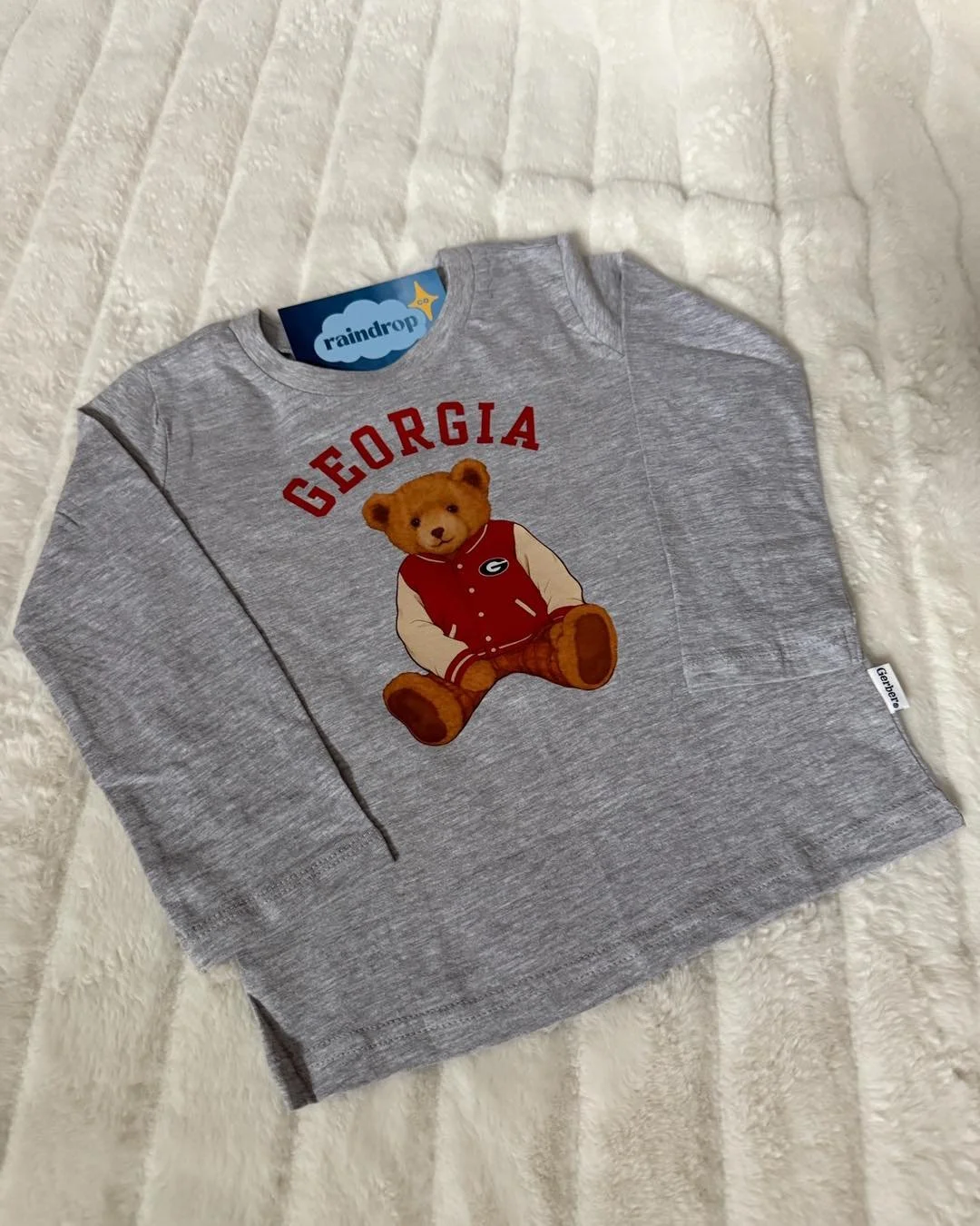 Georgia football just got a little cuddlier 🐻❤️
Meet Georgia&rsquo;s #1 fan &mdash; literally. DM to grab this teddy bear letterman tee!

#georgia #georgiafootball #uga #ugafootball #UGAFootball #ugabulldogs #kidsfootballtee #kidsgeorgiatee #kidstai