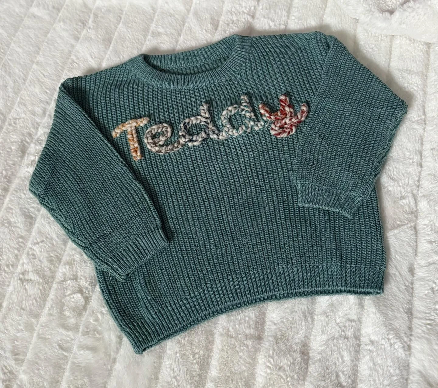 We can&rsquo;t get over this one!
A true best seller, made for littles.
DM to order 🤍

#handembroidered #handembroidery #personalizedgifts #personalized #customizedgifts #kidsclothing #kidsclothes #names #wee #namesweaterforkids #namesweaterforbaby 