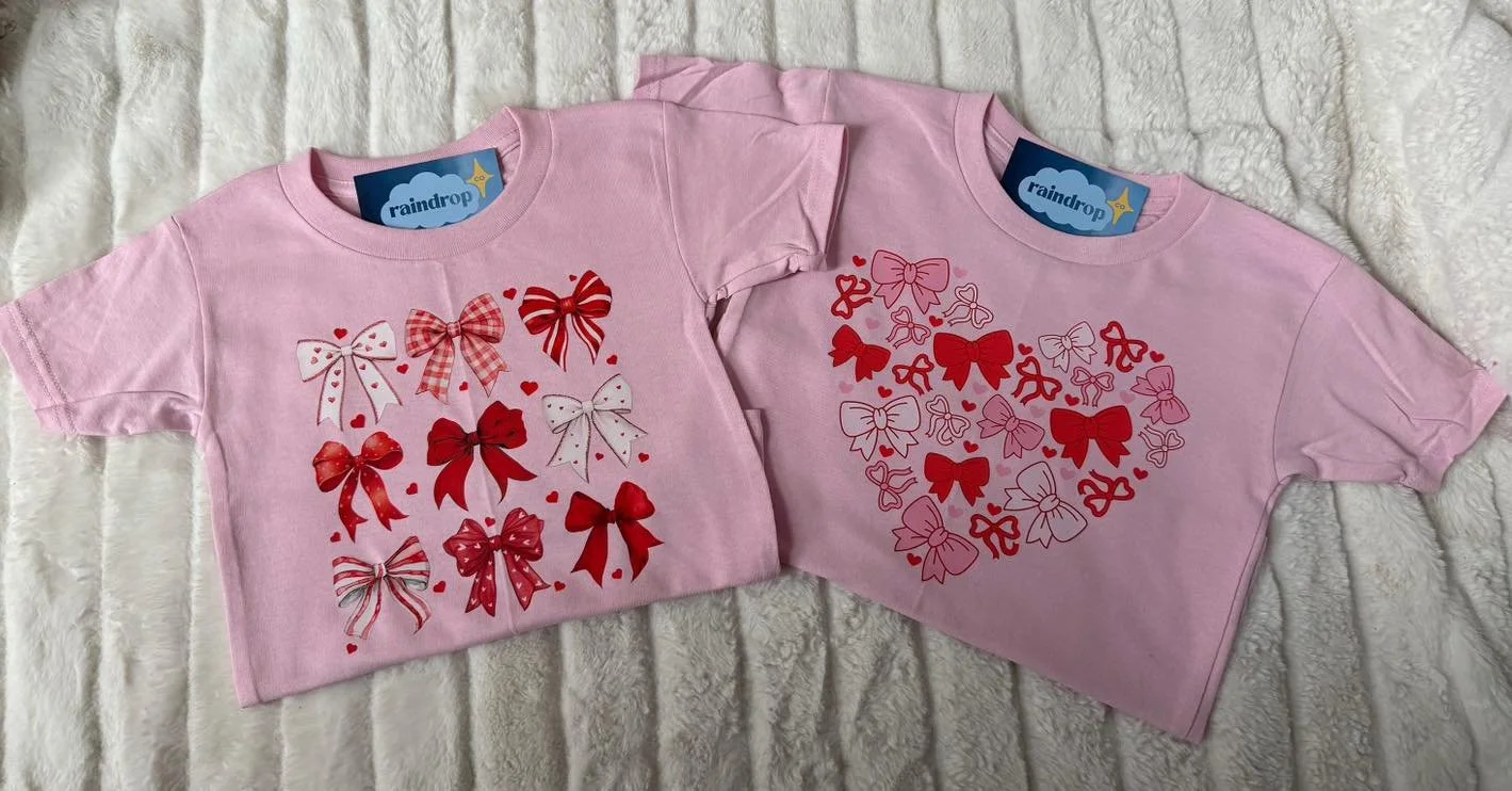Soft tees, sweet designs, and slow handmade days ☁️

#kidsclothing #kidsparty #kidsfashion #valentinesday #valentinesdaygiftideas #valentinesfashion #valentines #valentinesfit #kidsvalentinesparty #kidsvalentinesshirts #ShopSmall #SmallBusinessLife #