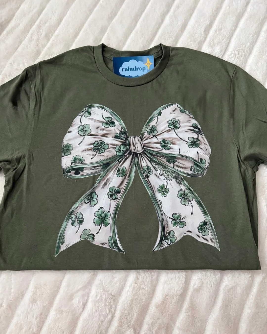 A little luck has arrived 🍀
Our St. Patty&rsquo;s Day collection is here and full of charm 🌈🌦️

Shop now! https://www.theraindropco.com/chasingrainbows

#stpatricks #stpattys #stpatricksday #stpatricksdayoutfit #kidsstpatricksdayoutfit #stpattysda