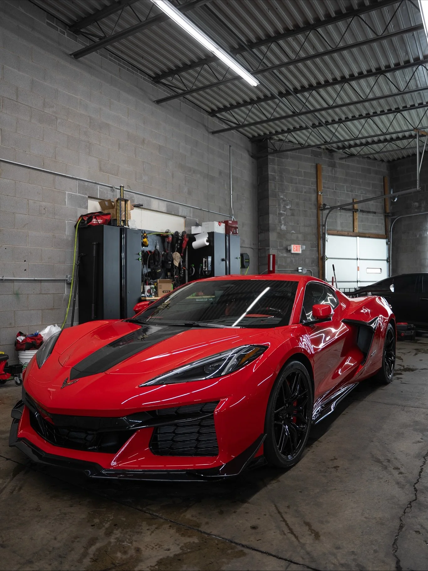 Fresh off the lot and already getting protected 👌
This brand-new Chevrolet Corvette C8 came in for our PPF Track Package 🛡️ covering:
✅ Full front bumper
✅ Fenders
✅ Mirrors
✅ Pillars
✅ Side skirts
✅ Headlights
Plus a premium hand wash to make sure