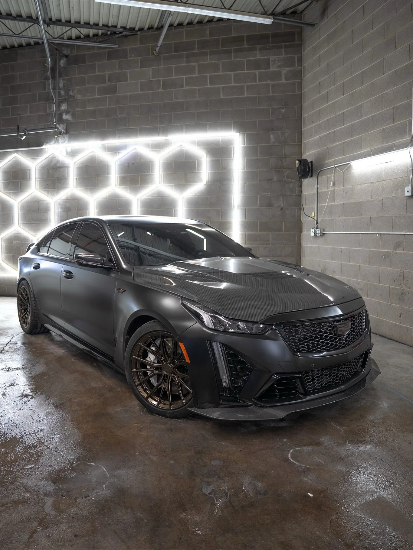 Our returning customer brought the Blackwing back for another round of upgrades 💨
This visit: carbon fiber mirror add-ons, Brembo brakes repainted in gloss white, and fully ceramic-coated for extra protection and easy maintenance.

Clean, sharp, and