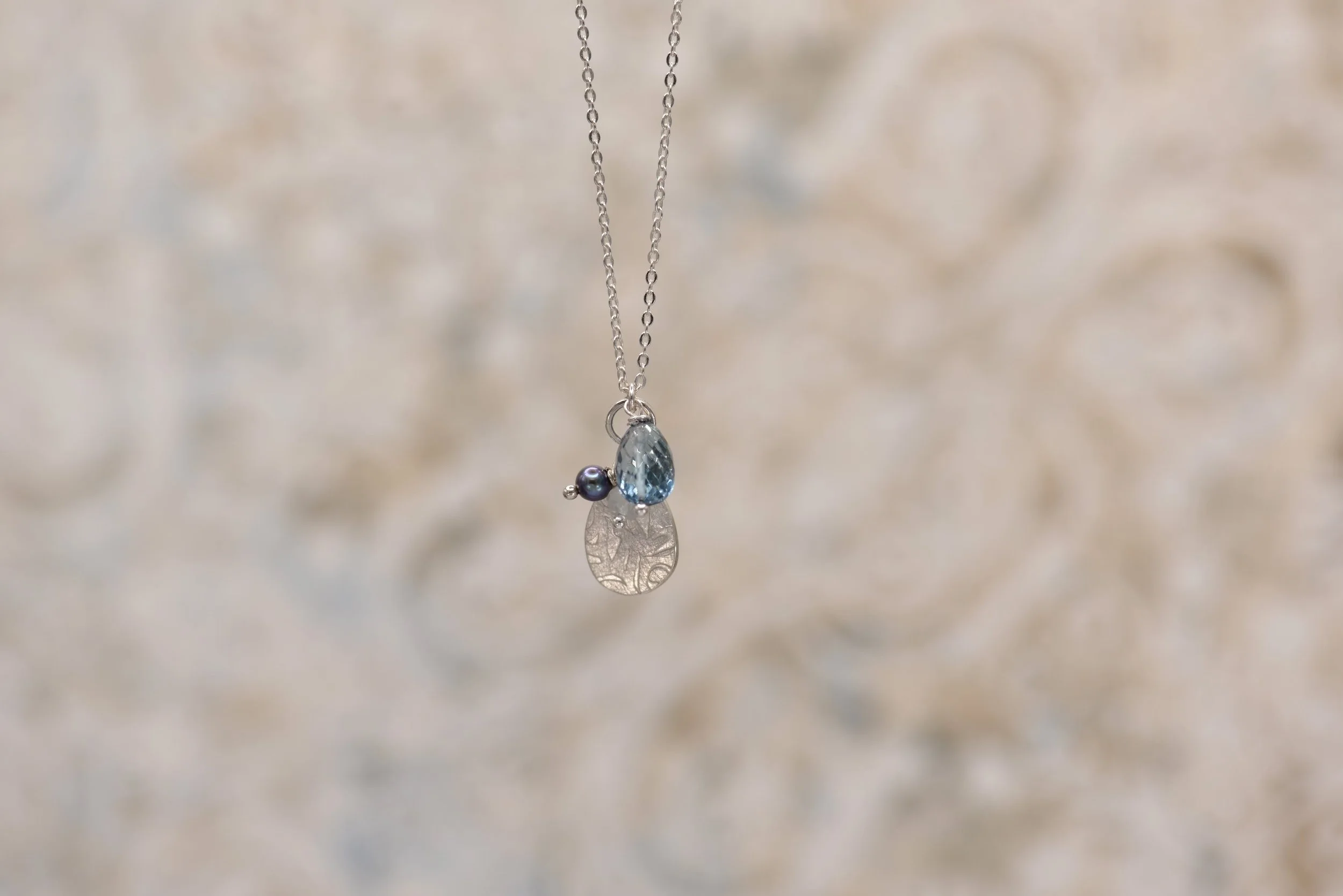 sally-de-lasteyrie-jewellery-blue-and-silver-necklace-min.jpeg