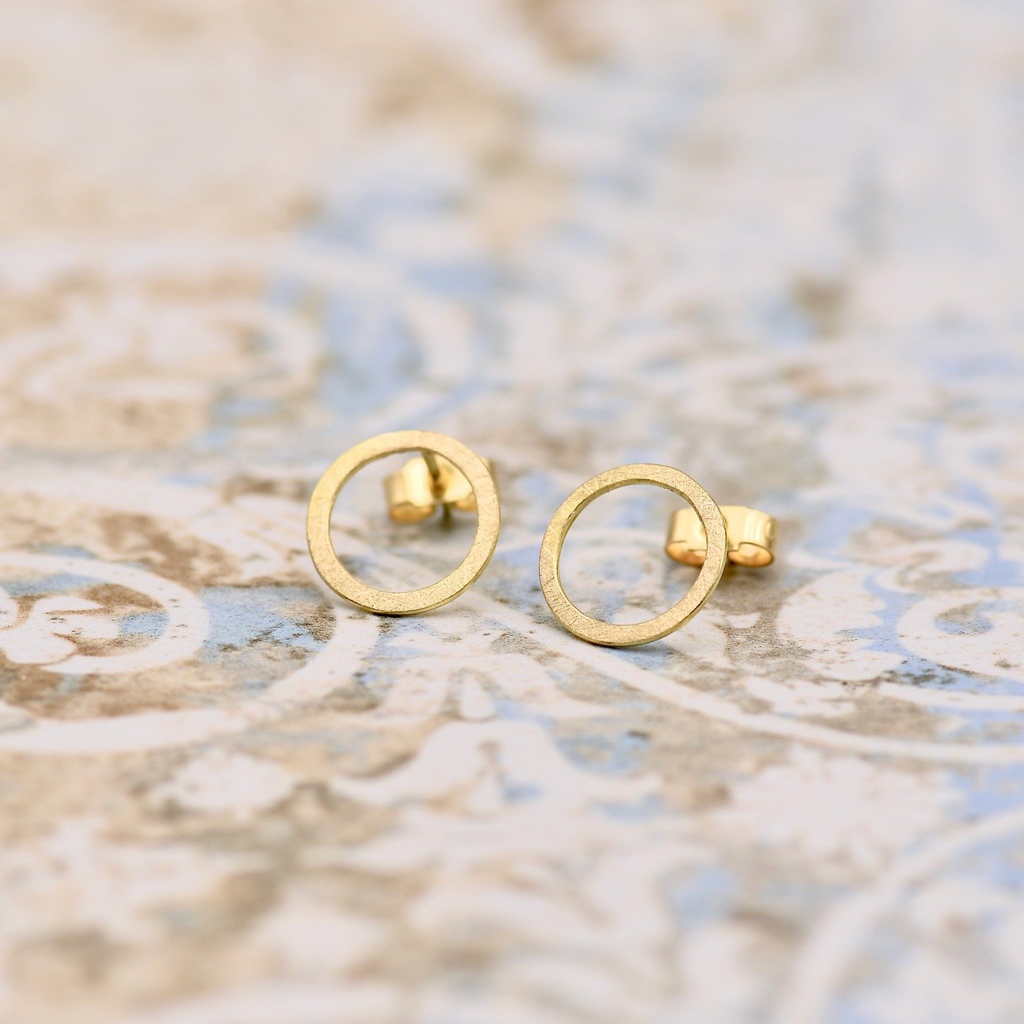 ✨ Let&rsquo;s talk about gold ✨

Those of you who&rsquo;ve followed me (or bought from me) over the years will know my circle earrings well. They&rsquo;re most often made in sterling silver, with the occasional request for gold.

The gold versions on