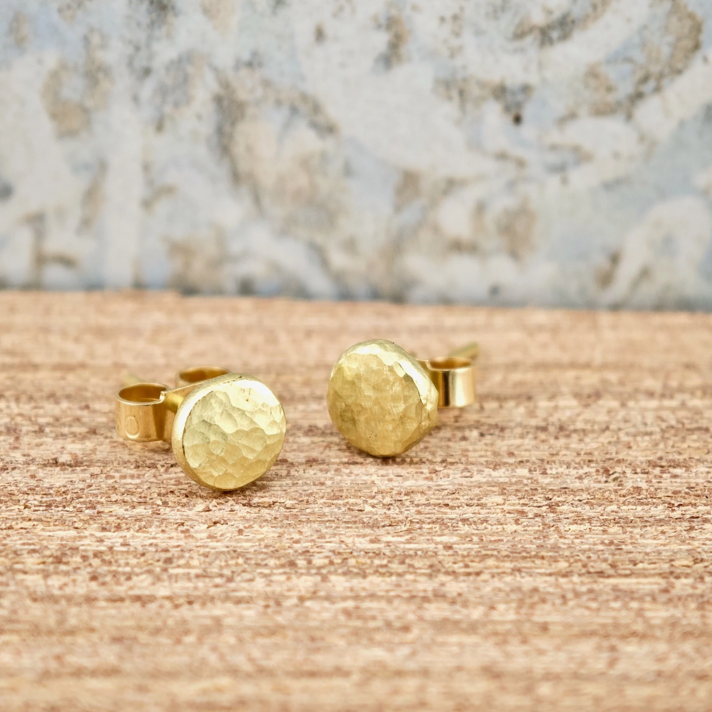 18ct Yellow Gold Hammered Stud Earrings