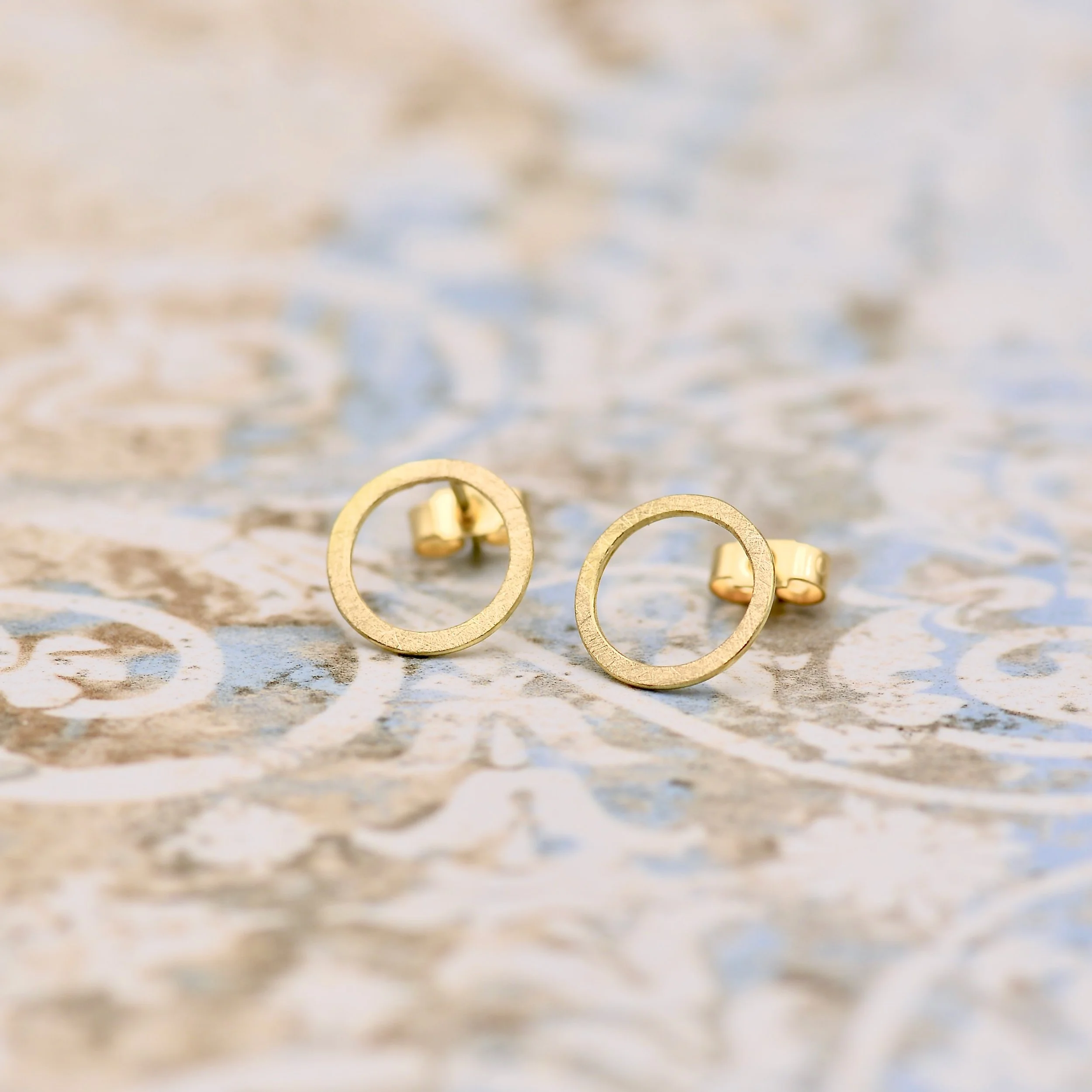 18ct Gold Circle Earrings