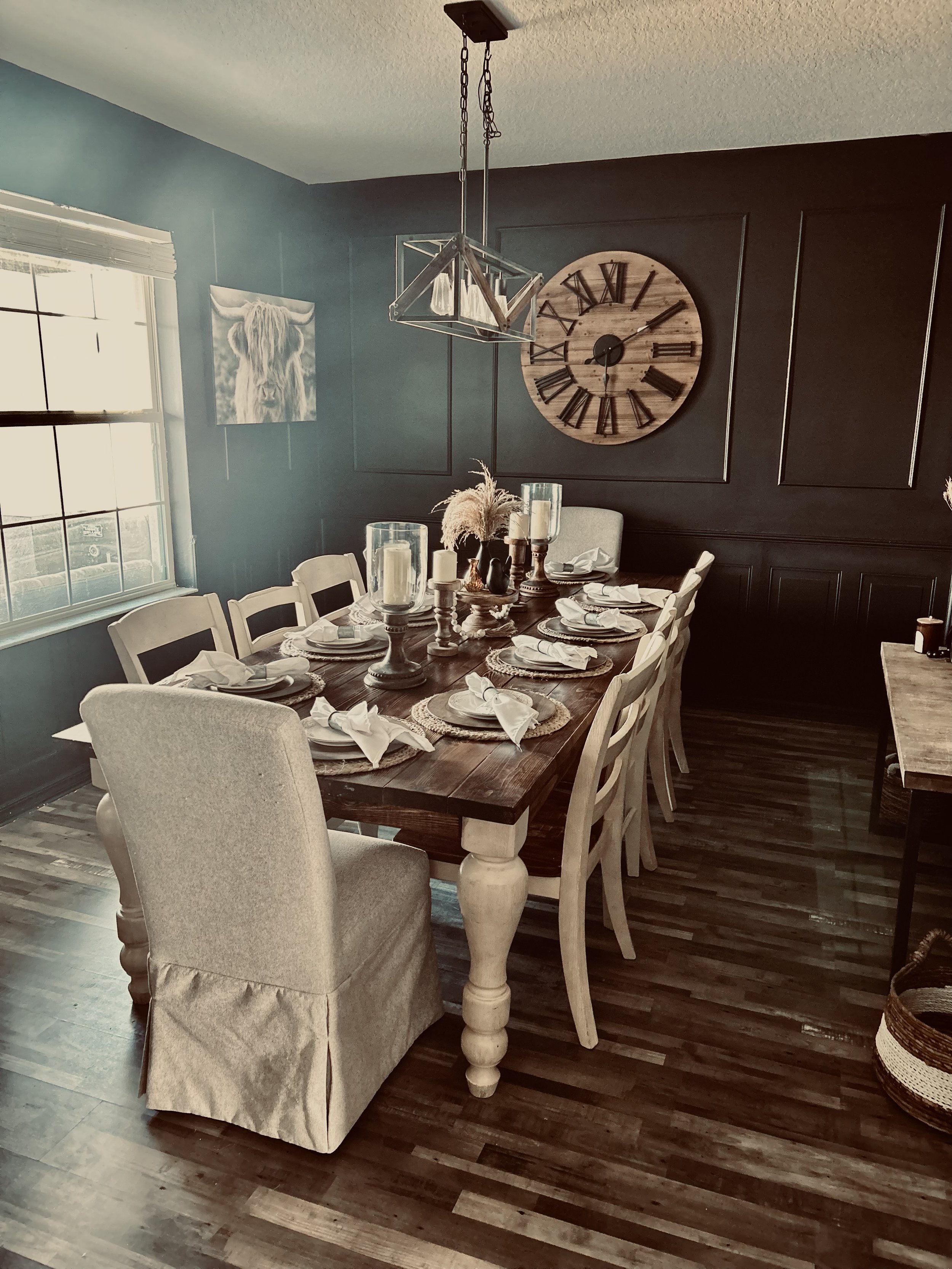 accent wall in dinning room