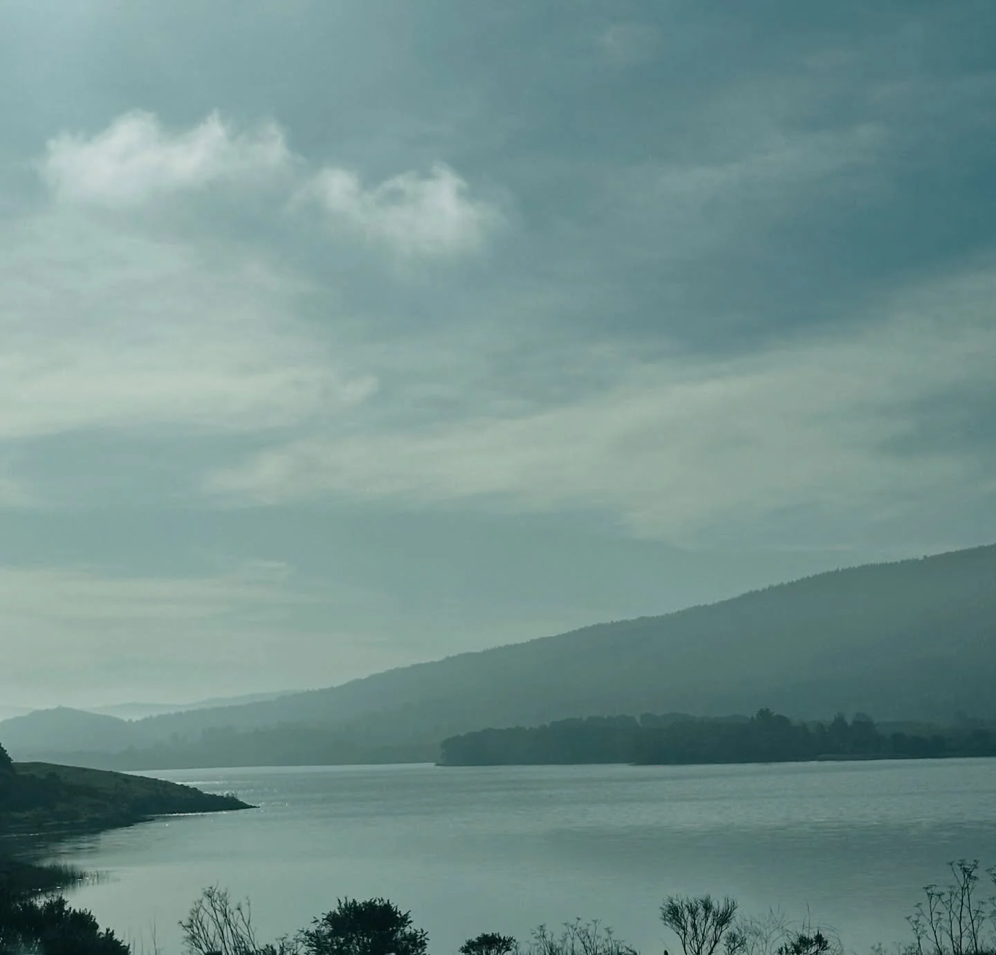 Stepping away from the city&rsquo;s hustle to another place I love. A moment to pause. Always grateful 🤍 Sam&rsquo;s Chowder House @sams_cafe &hellip; 🙌🏼