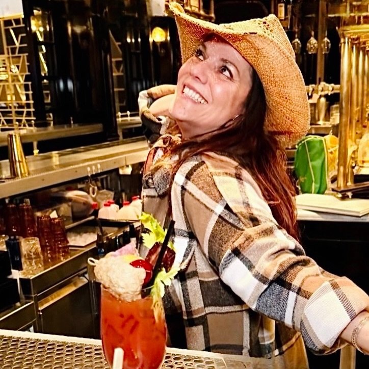 Okay&hellip; Its an oldie but a goodie 🤭&hellip; This is how deliriously happy we are about the blessing of being able to offer 10% off Diane&rsquo;s Bloody Mary on Amazon 🍅

If you&rsquo;ve been curious, this is a good moment to grab a bottle, sto