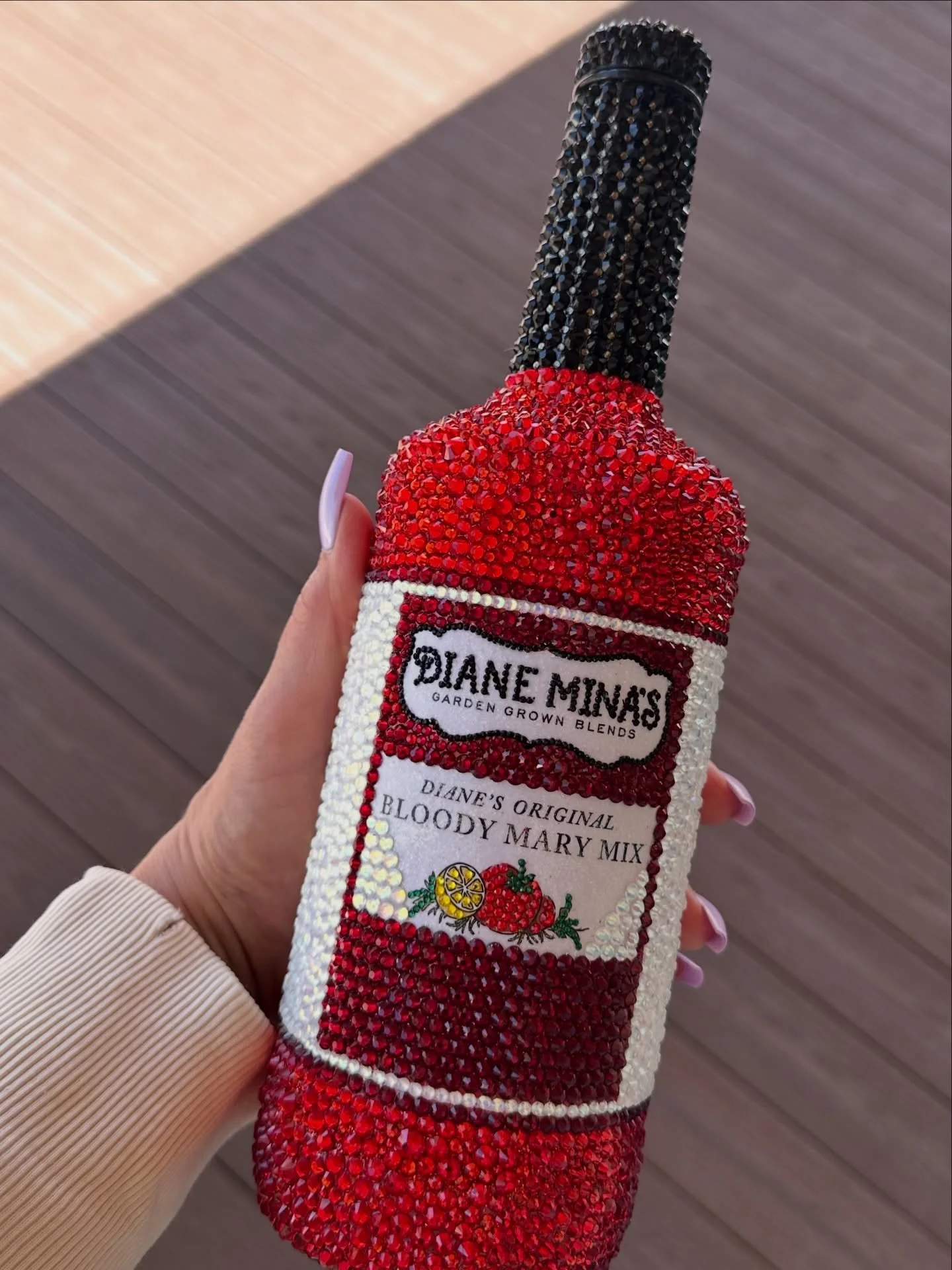 🥹🥹🥹

Wow, wow, wow! I love and adore this more than I can put into words&hellip;For my birthday, my dear friend Nina, a true artist created this and I&rsquo;m completely overwhelmed and tears are a flowing&rsquo;🥹🥹🥹

Every crystal, every detail