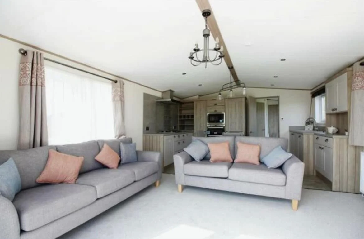 lounge kitchen.jpg