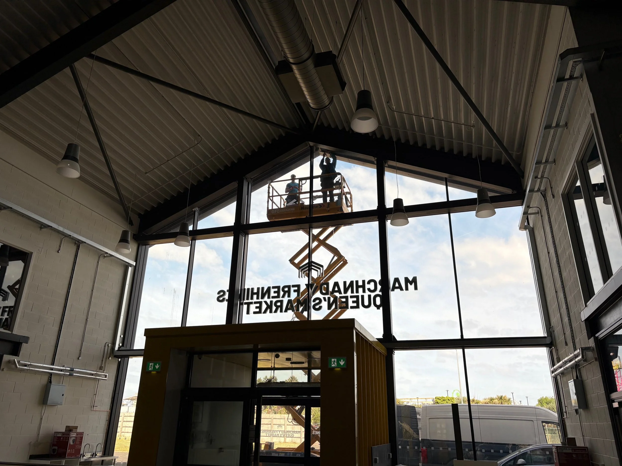 Rhyl Market - Scissor Lift.jpg