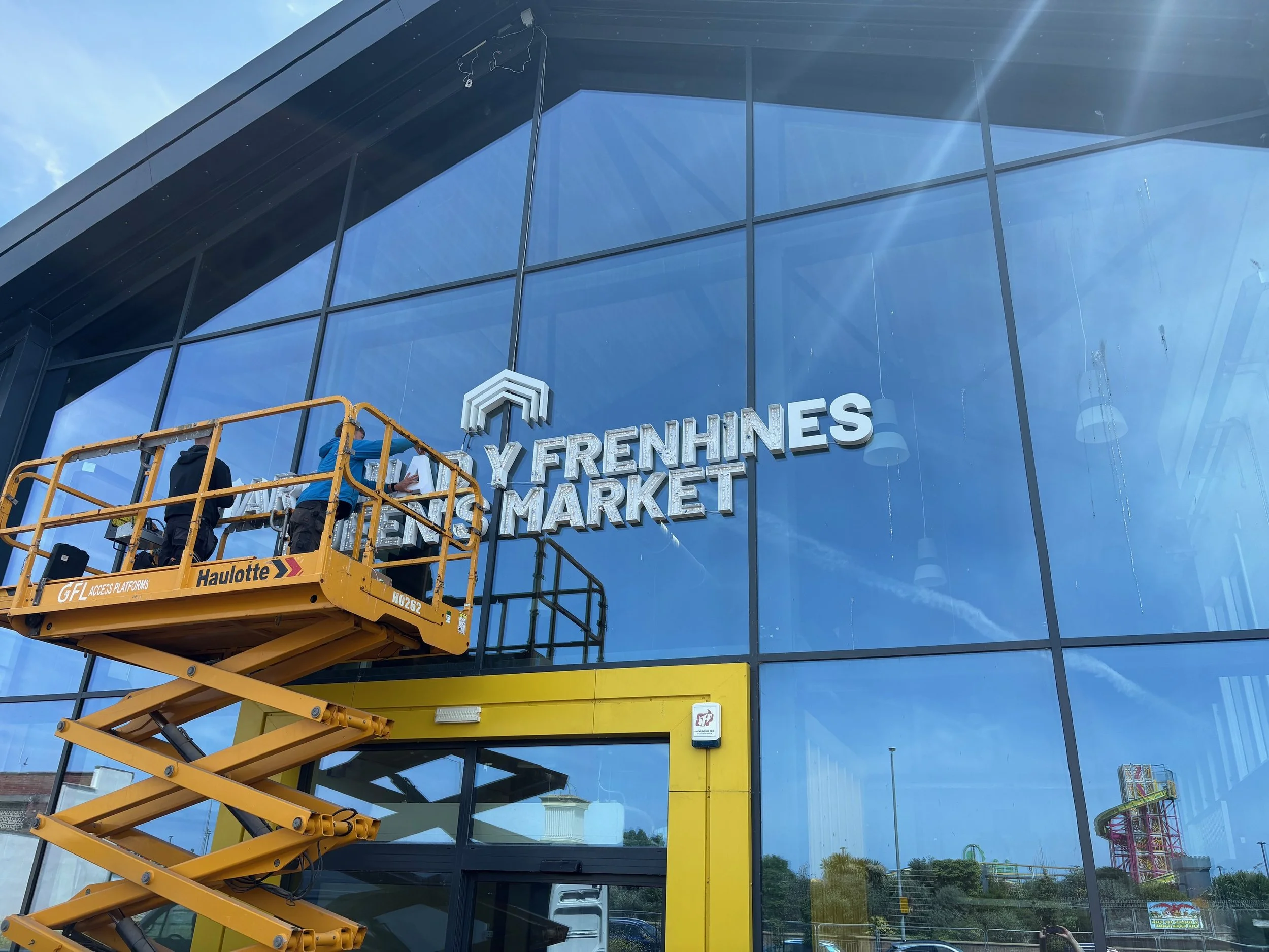 Rhyl Market - Scissor Lift 3.jpg