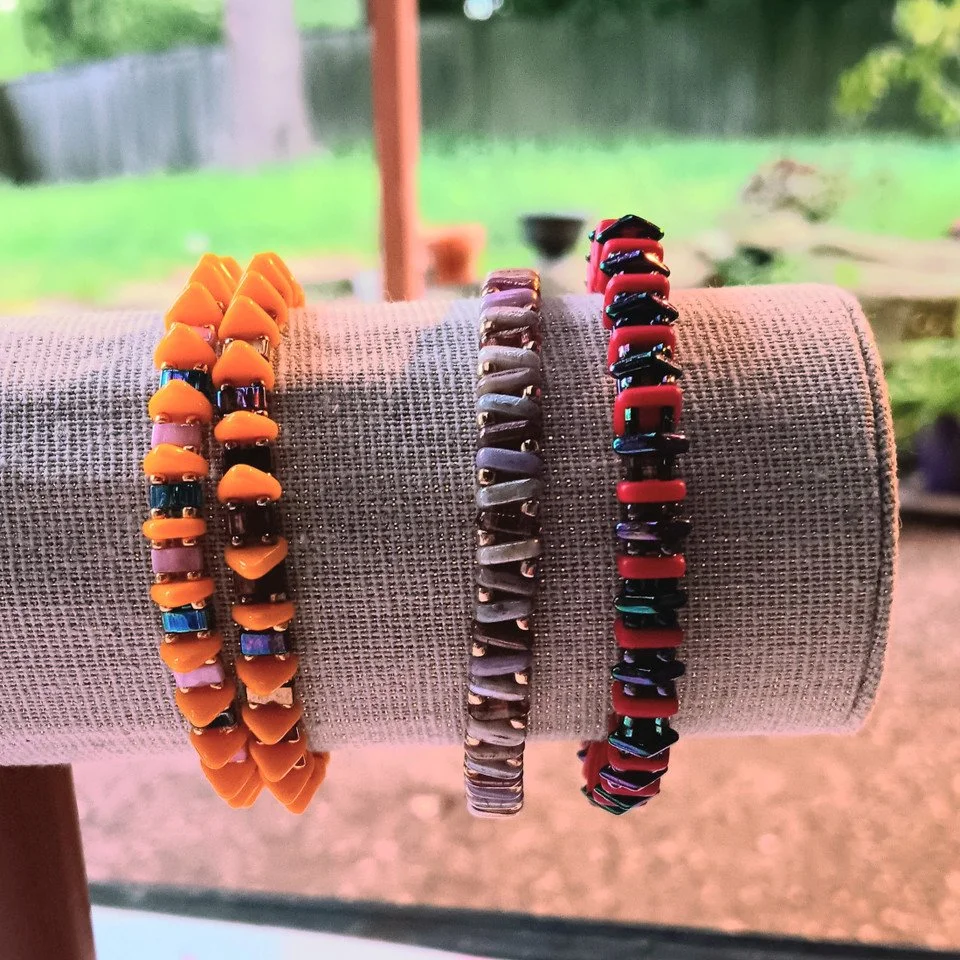 Learn 2-Hole Stretchy Bracelets 