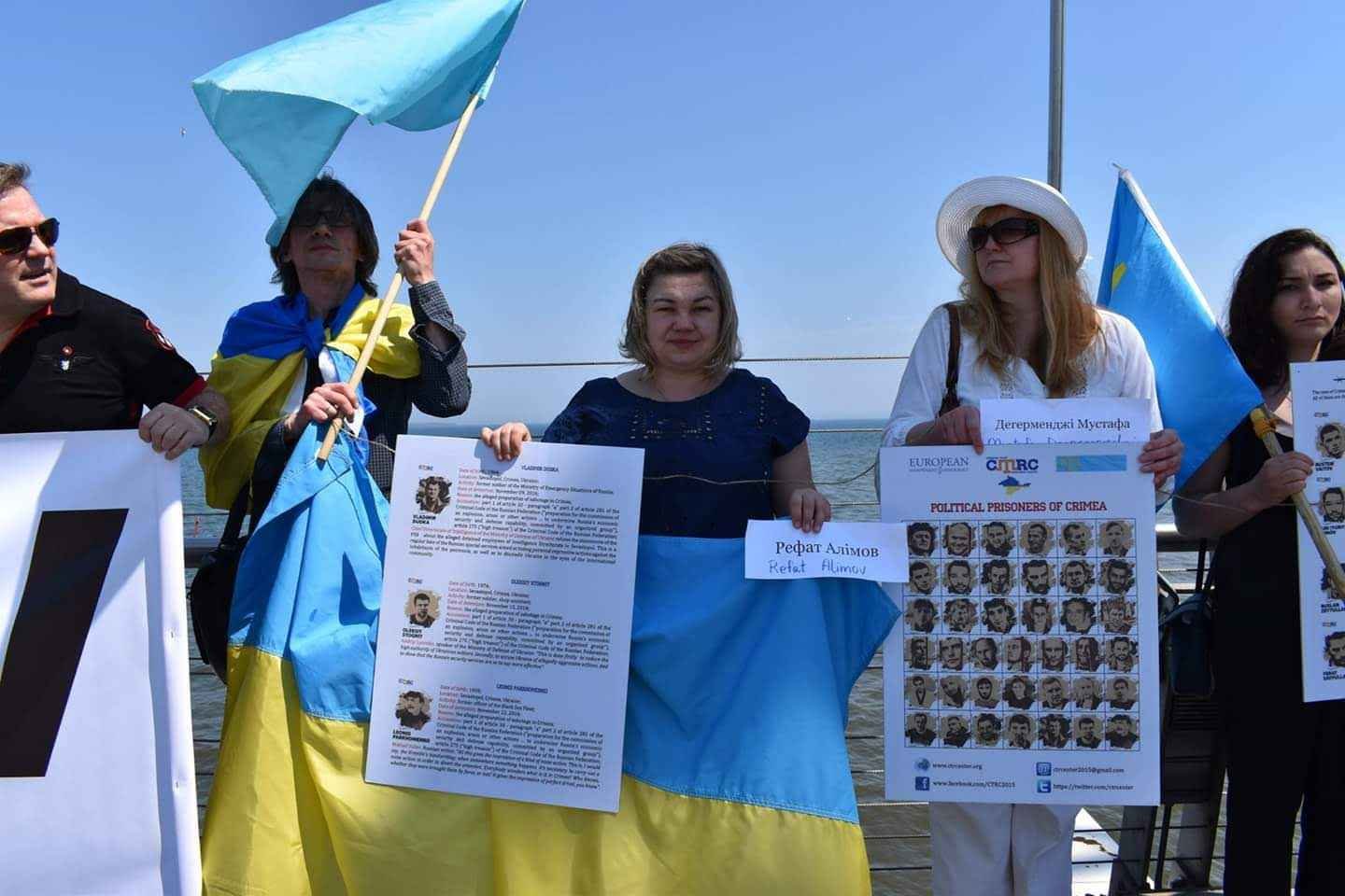 Participants read names of political prisoners aloud to honor and amplify their voices.