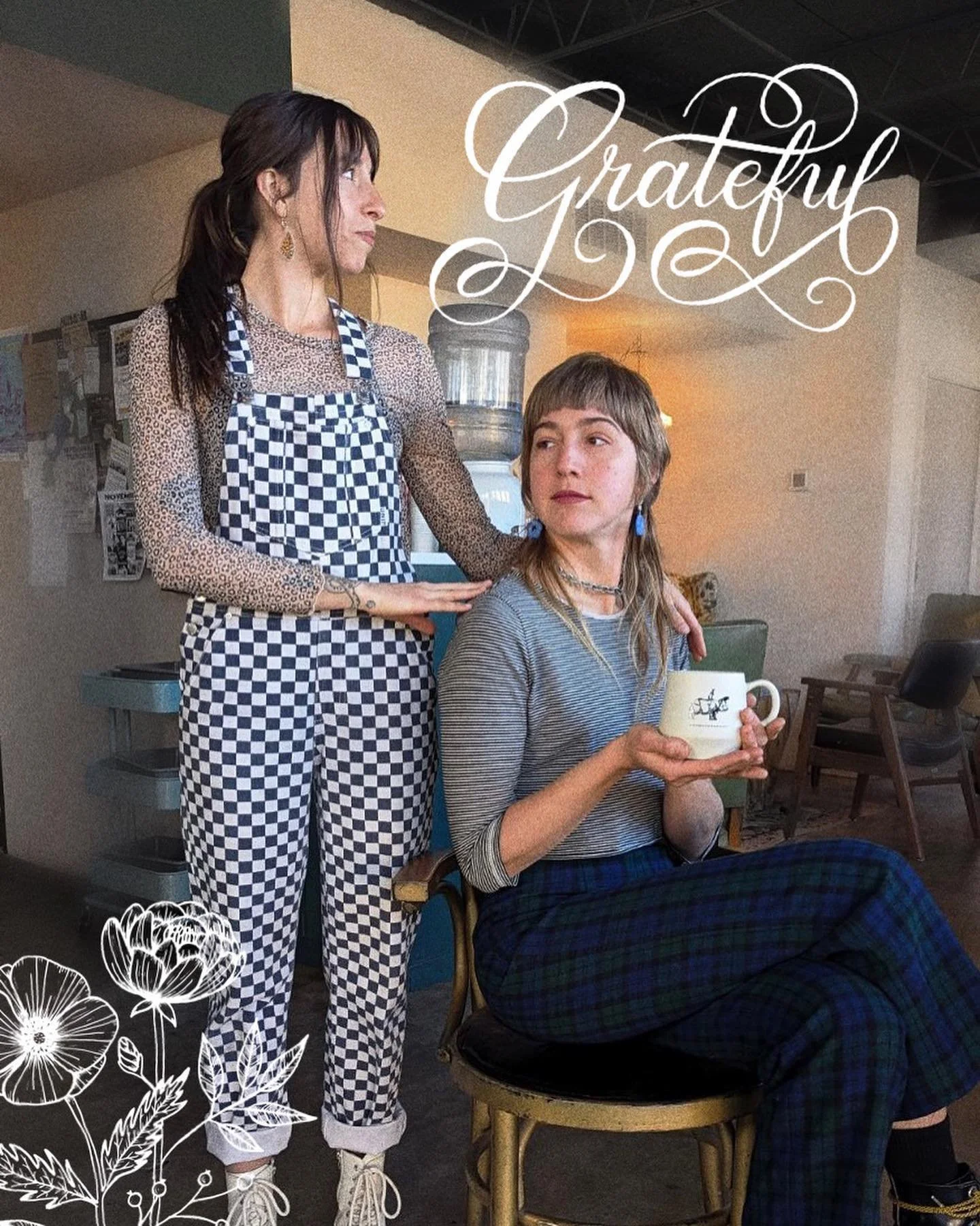 ππ Cmb family photos for Thanksgiving ! We will be closed tomorrow : hope you enjoy a beautiful day with loved ones βΊοΈ see you Friday and Saturday!!! 
Photo 1: Baristas @vedma.cat and @badison_notcareful_meamer 
Photo 2: @cynthiajonesjewelry and ki