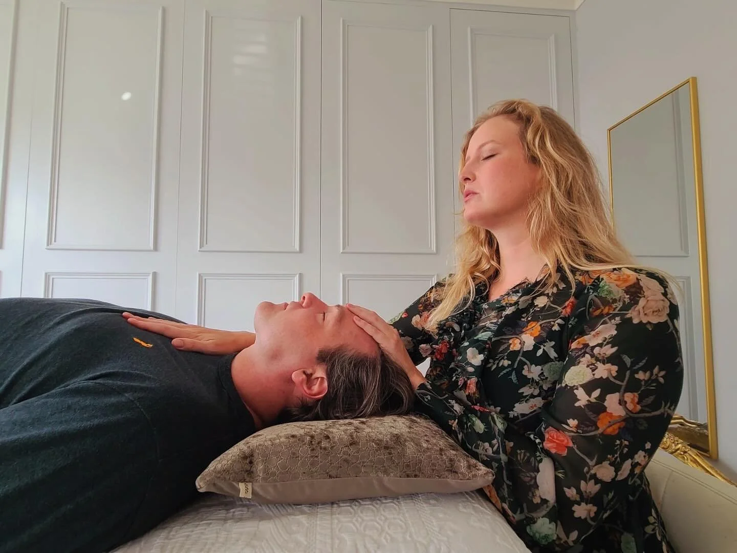 Craniosacral therapy invites the body to reorganise itself from within. 

Sometimes the most powerful change comes from stillness, not force. 

Bookings in Kew during the week &amp; Richmond on Sundays in November 🙏🌿

#craniosacraltherapy #craniosa