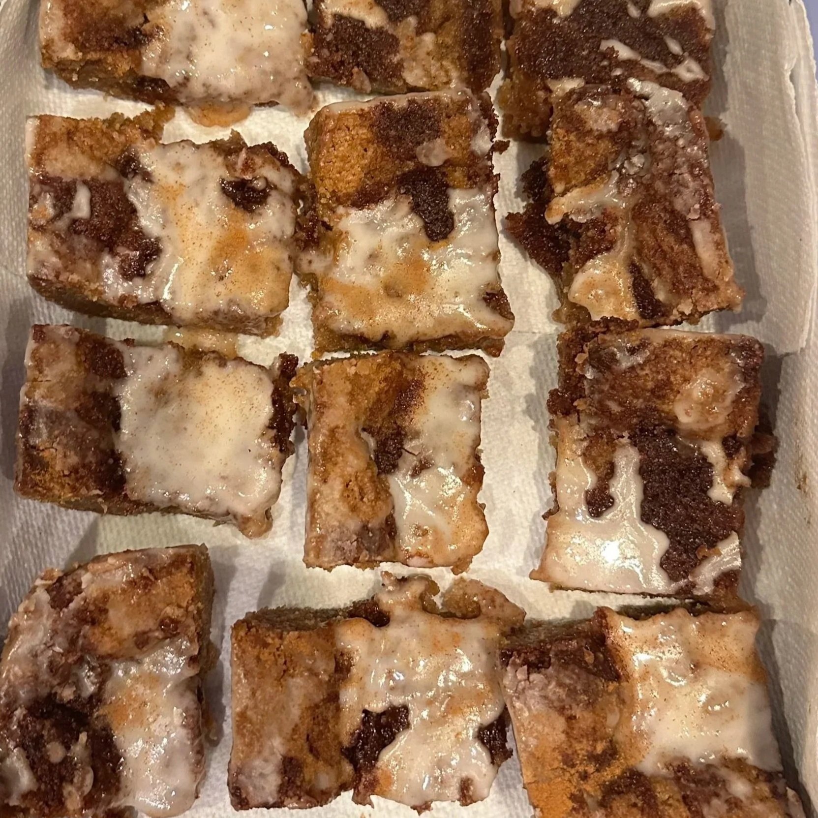 Vegan Cinnamon Roll blondies