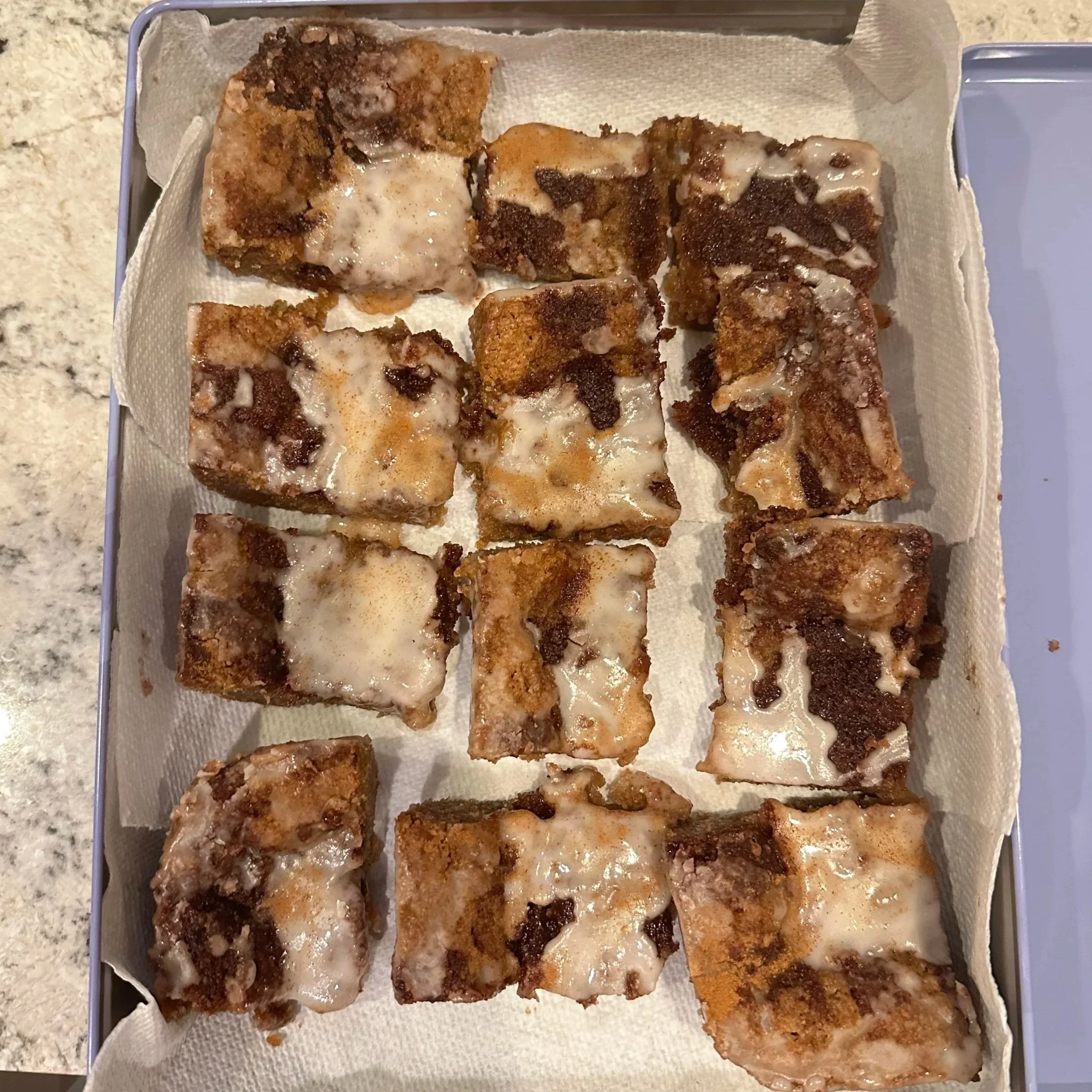 Vegan Cinnamon Roll blondies
