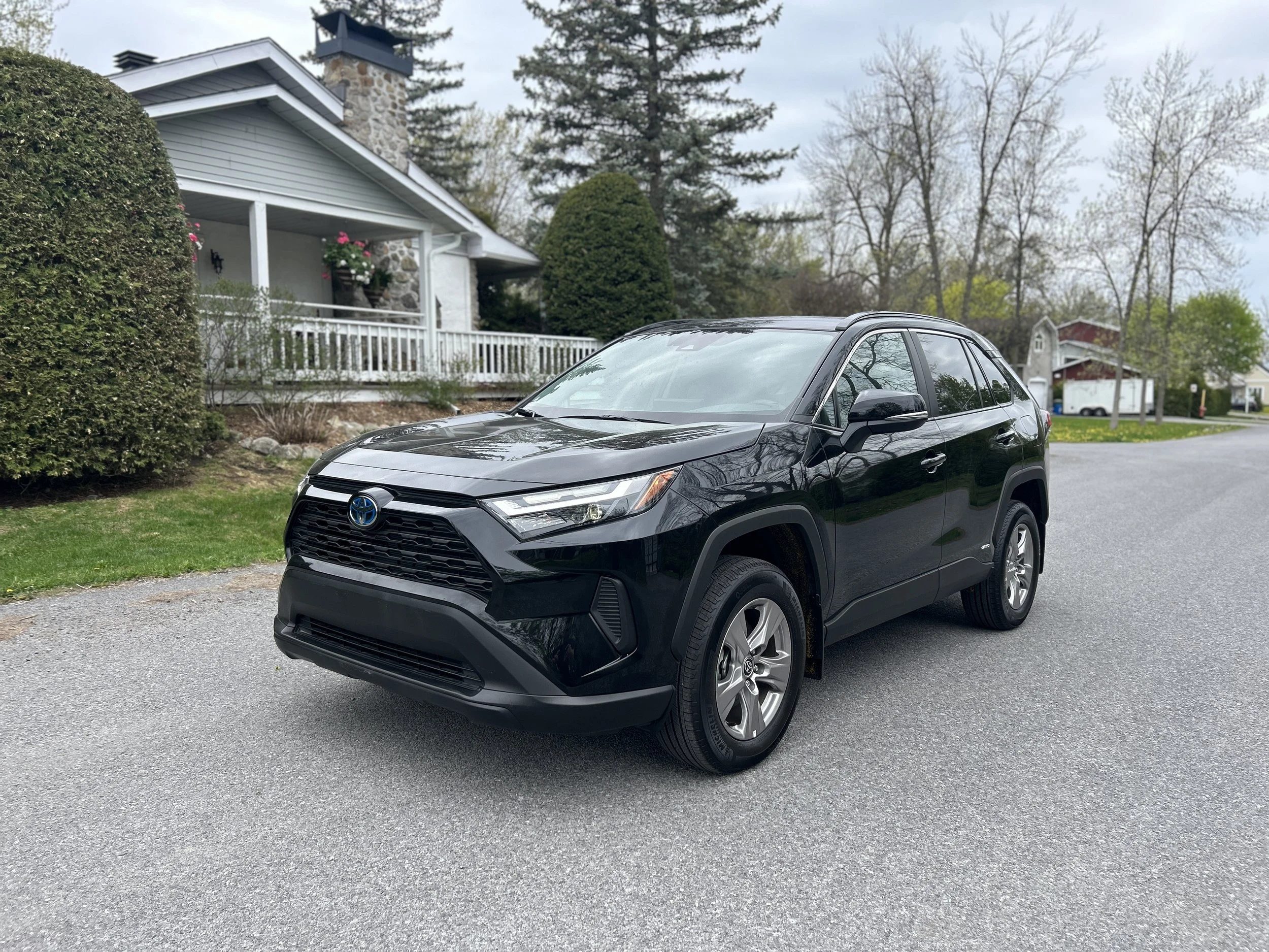 Toyota RAV4 XLE Hybrid 2024