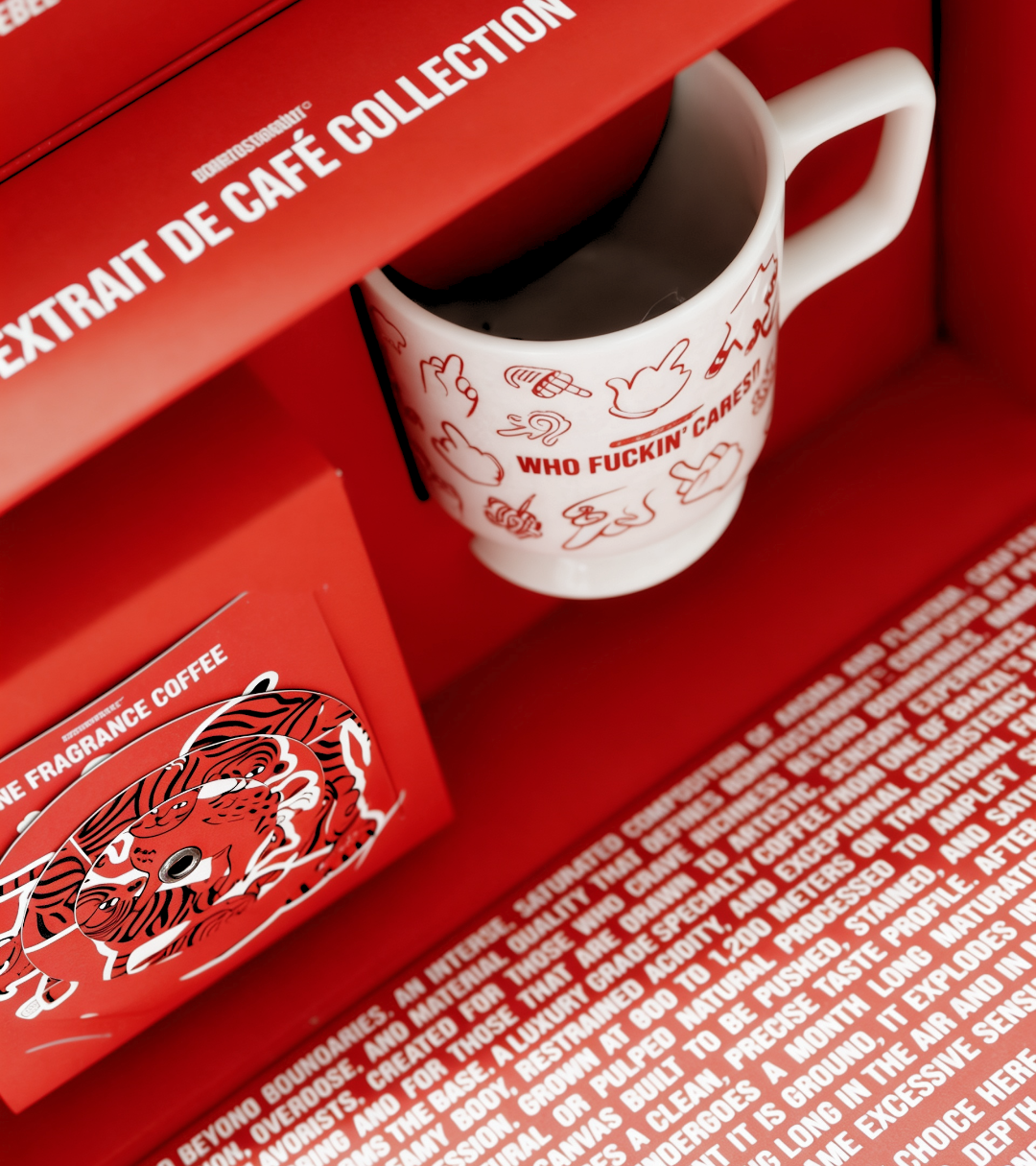 Extrait de Café Collection by Borntostandout – red packaging detail with mug and tiger illustration, Coffee Break trend by WSSC