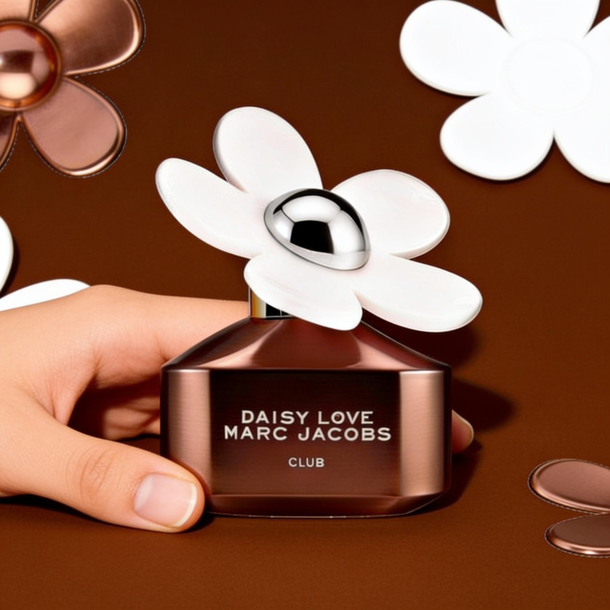 Daisy Love Club by Marc Jacobs bronze bottle held in hand, surrounded by daisy flower details, ScentLab Coffee Break trend TrendStudio Edition 2 by WSSC