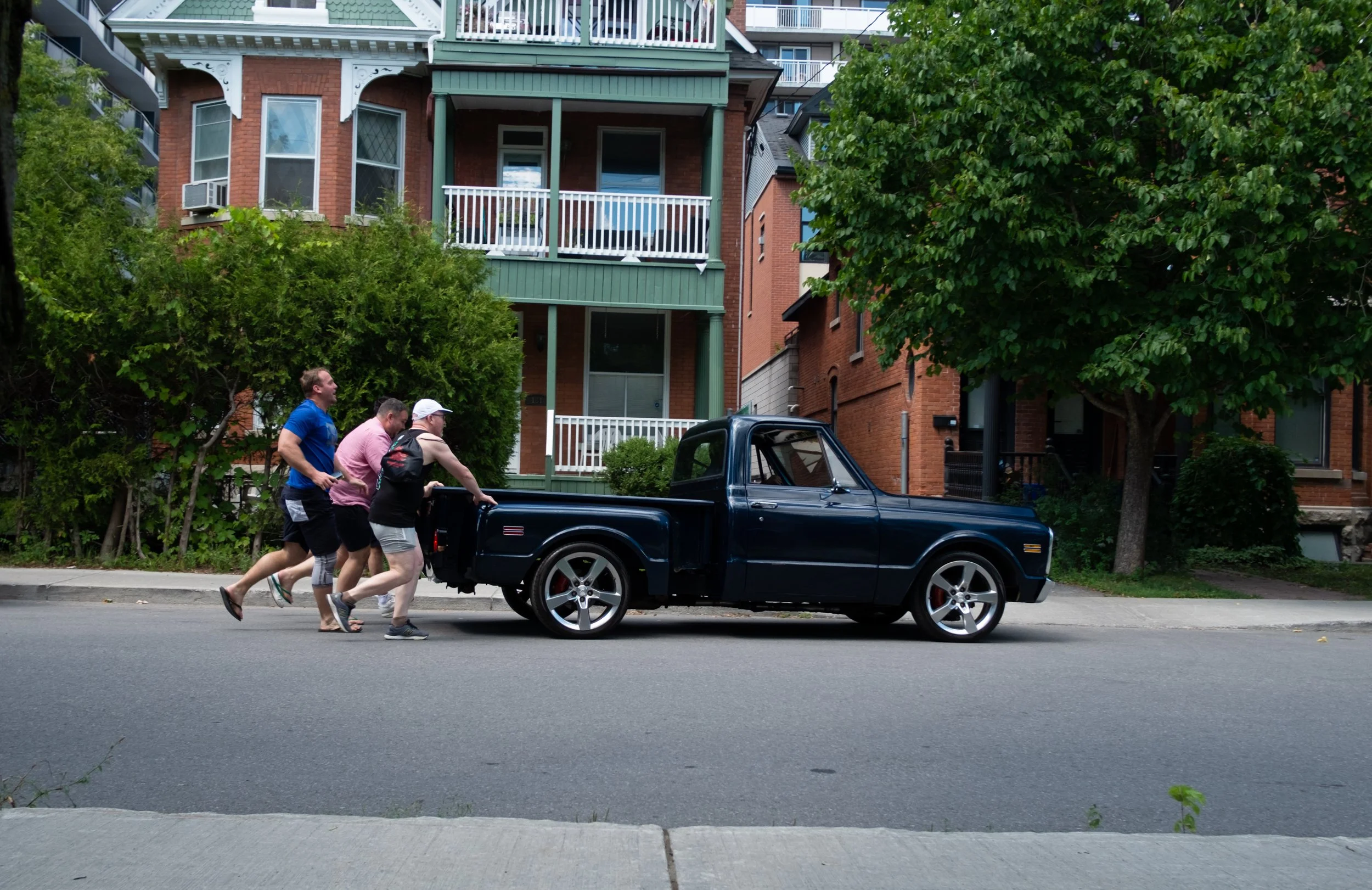 menpushcar.jpg