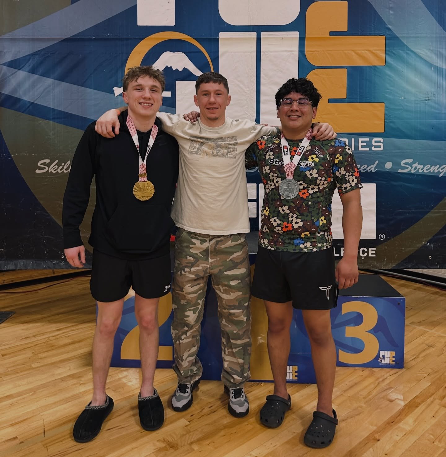 @landon.mohr1 &amp; @angelc5.3 got some good scraps in today, only 5 months of training! shout out to Landon for bringing home the first gold medal for king and cross ⚔️🥇 ⚔️

3-0 In a 14 man bracket 🥷