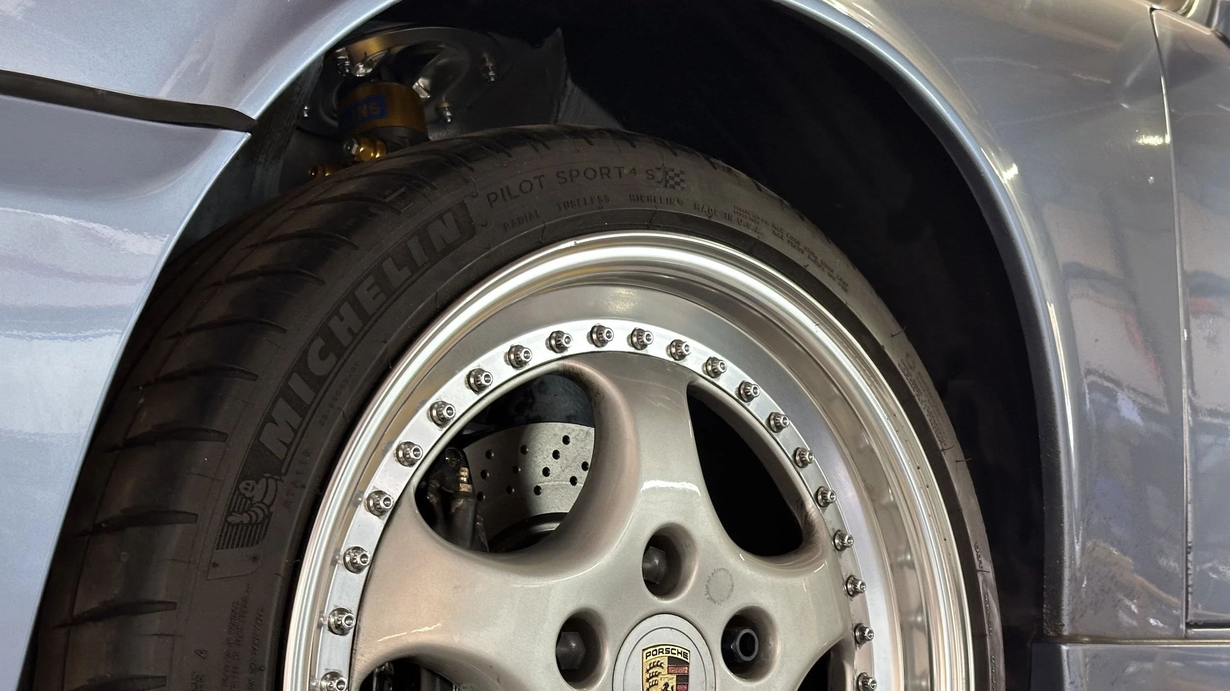 Novelli International racing Porsche 964 Double wishbone suspension