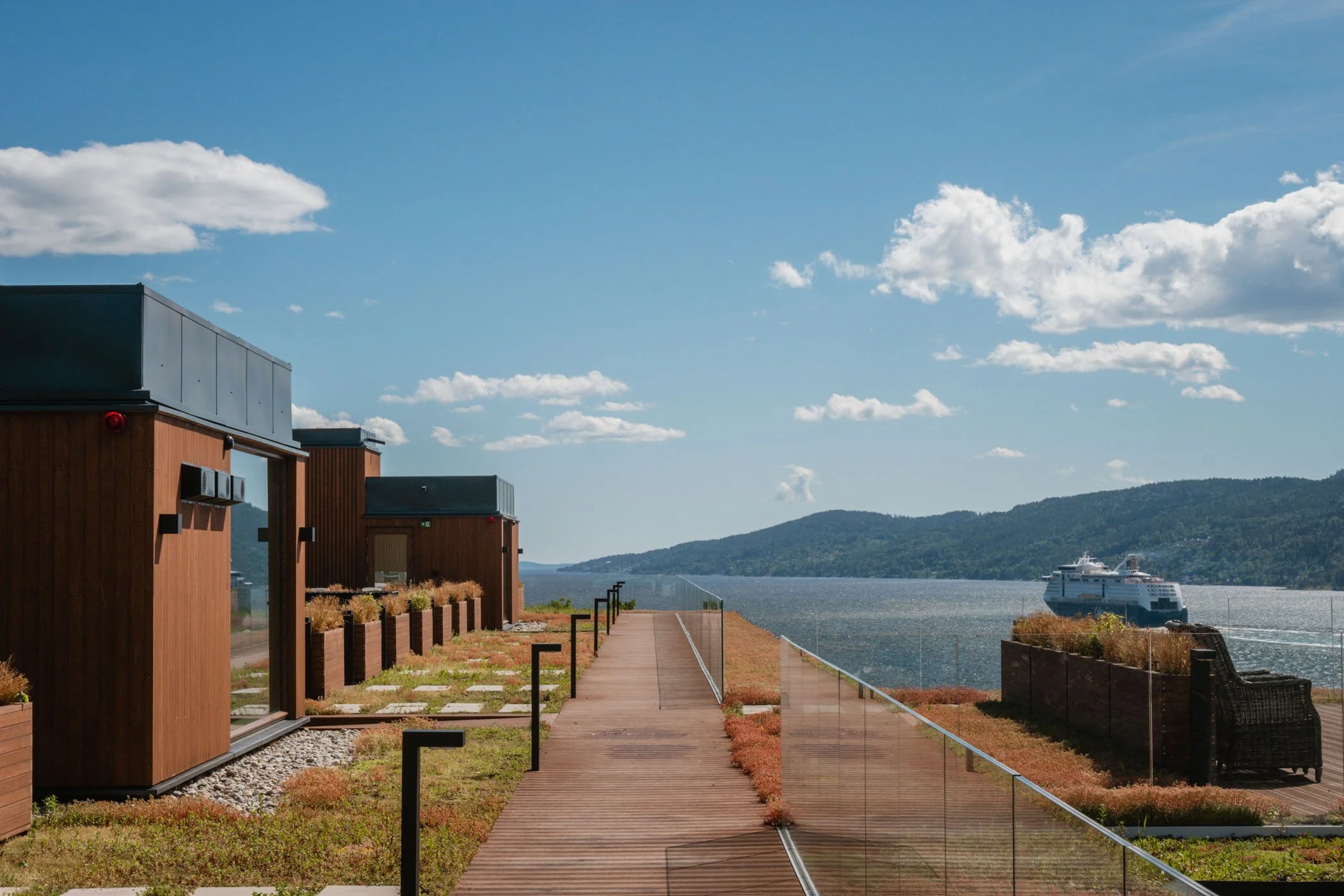 Takterrasse og grønne takflater på Grande Panorama, boligtransformasjon i Drøbak